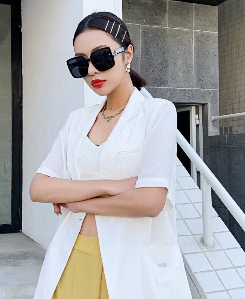 NO:373113,LOUIS VUITTON New LV2025 new cabinet model is available for sale~Classic square frame, the iconic mirror is very high in the first year, it is worth a lot of money every day, it is not exaggerated, it is very suitable for Asian face model L1267 glasses sunglasses, glasses, louis vuitton, louis vuitton, louis vuitton, louis vuitton19860909LOUIS VUITTON 路易威登款新墨镜 LV2025专新柜款发售～经典方框,标志性镜识腿别度非常高一就看是价值不菲日常不夸张,很适合亚人洲脸型型号L1267眼镜墨镜太阳镜,眼镜,louis vuitton,louis vuitton,louis vuitton,glasses