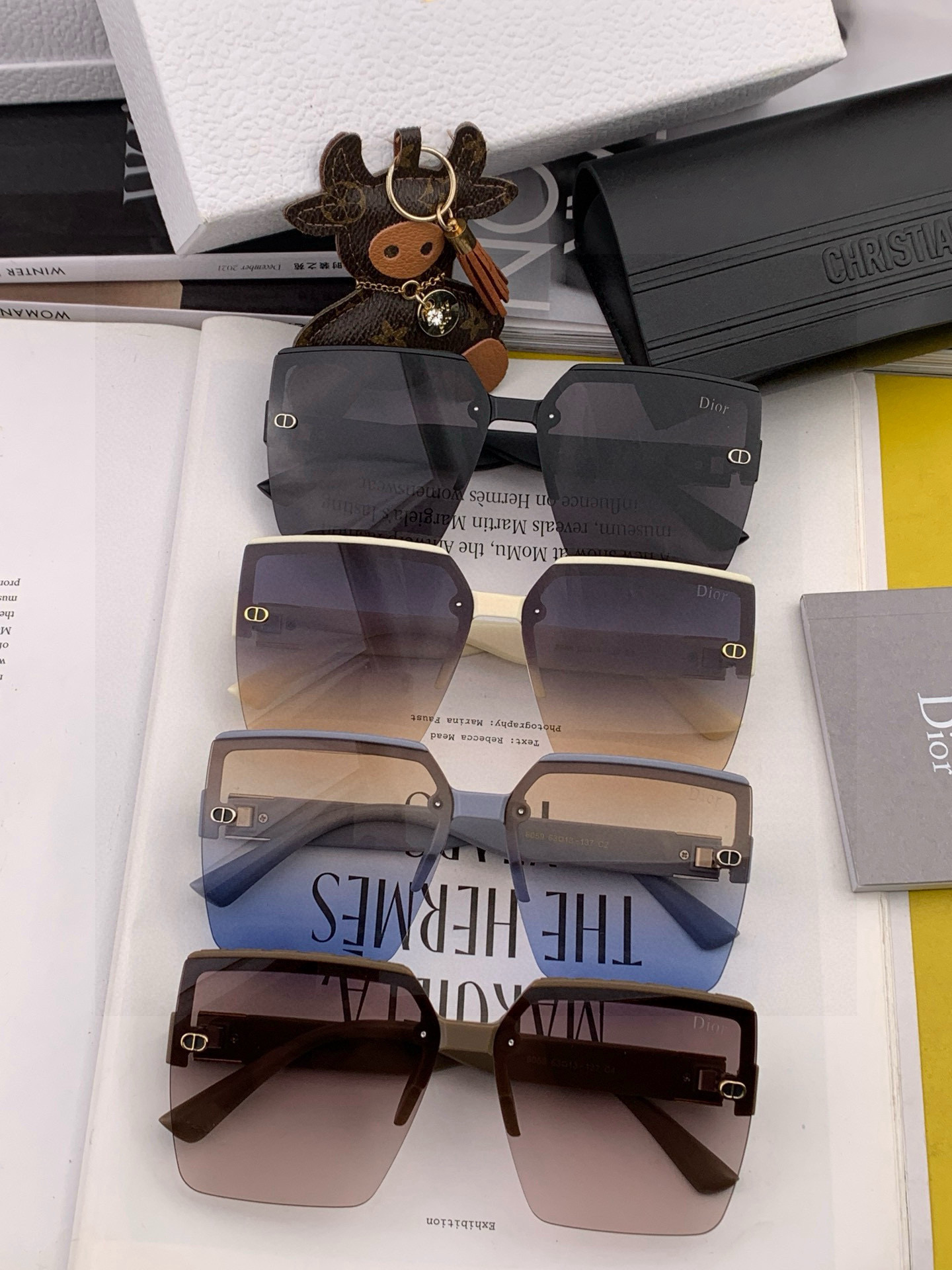 🔺 【DIOR-迪奥】2025开春新款 潮流爆款 时尚方框太阳镜 高品质 佩戴舒适 网红潮款墨镜 型号：