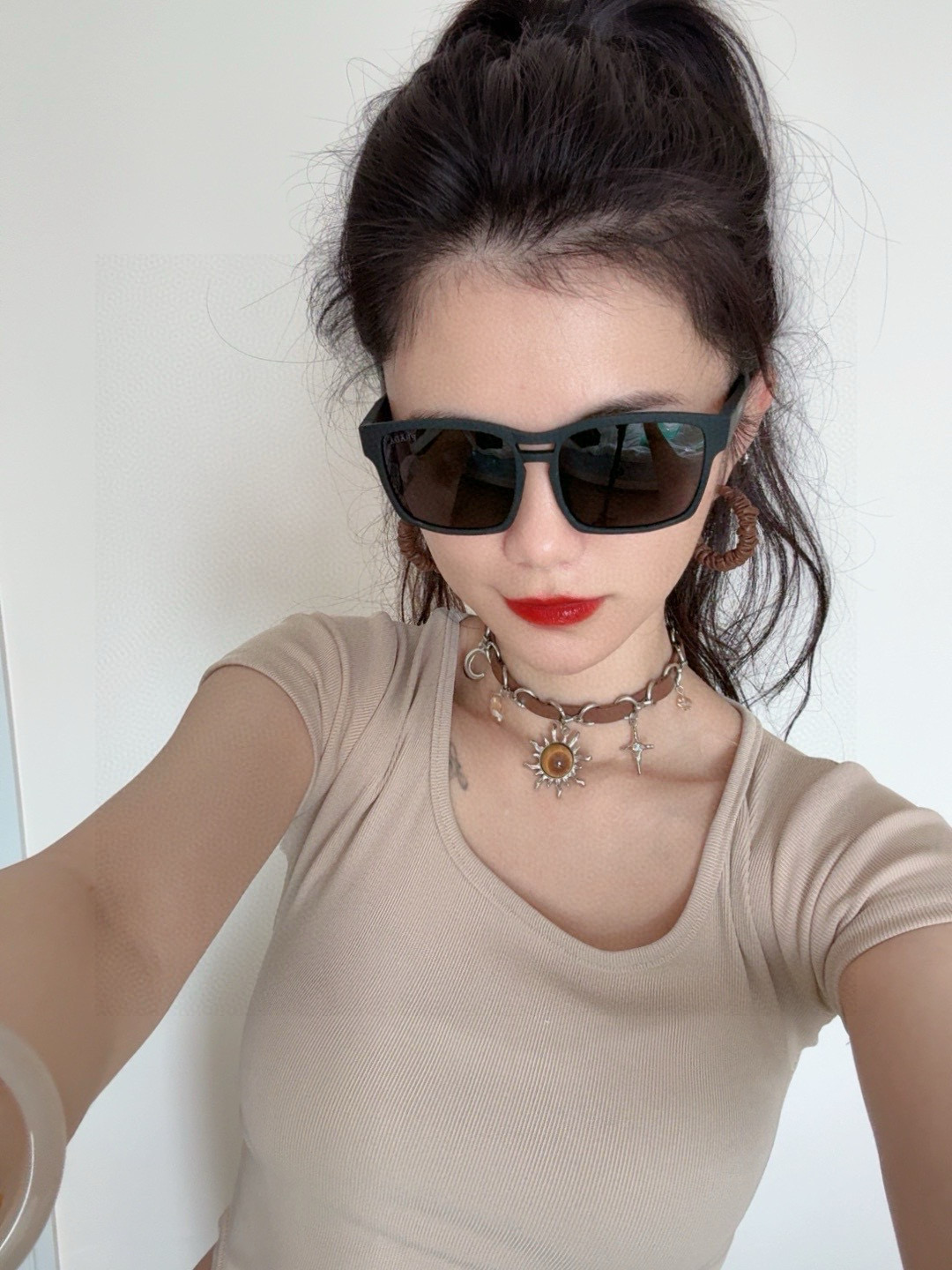 NO:373137,Prada Square frame sunglasses sunglasses classic square frame design, not picky about face shape, it shows temperament no matter how you match it, prevent ultraviolet rays Model glasses sunglasses, glasses, prada19860909普拉达 方框太阳镜墨镜经典的方框设计,不挑脸型,无论怎么搭配都非常显气质 预防紫外线 型号型号眼镜墨镜太阳镜,眼镜,prada,glasses