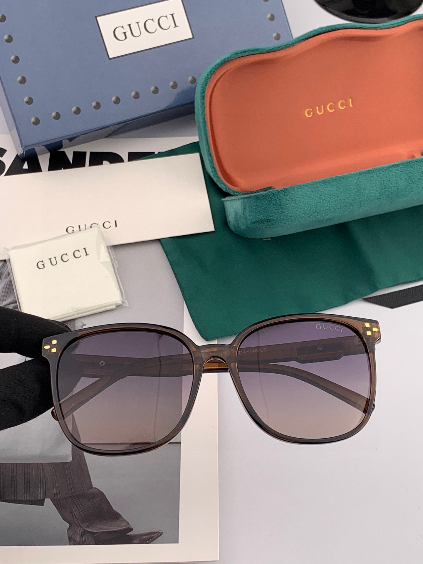   超好看 潮酷【GUCCI】古驰 新款款太阳镜以独特魅力和前卫风格诠释春夏最新眼镜，以方框设计，中梁连