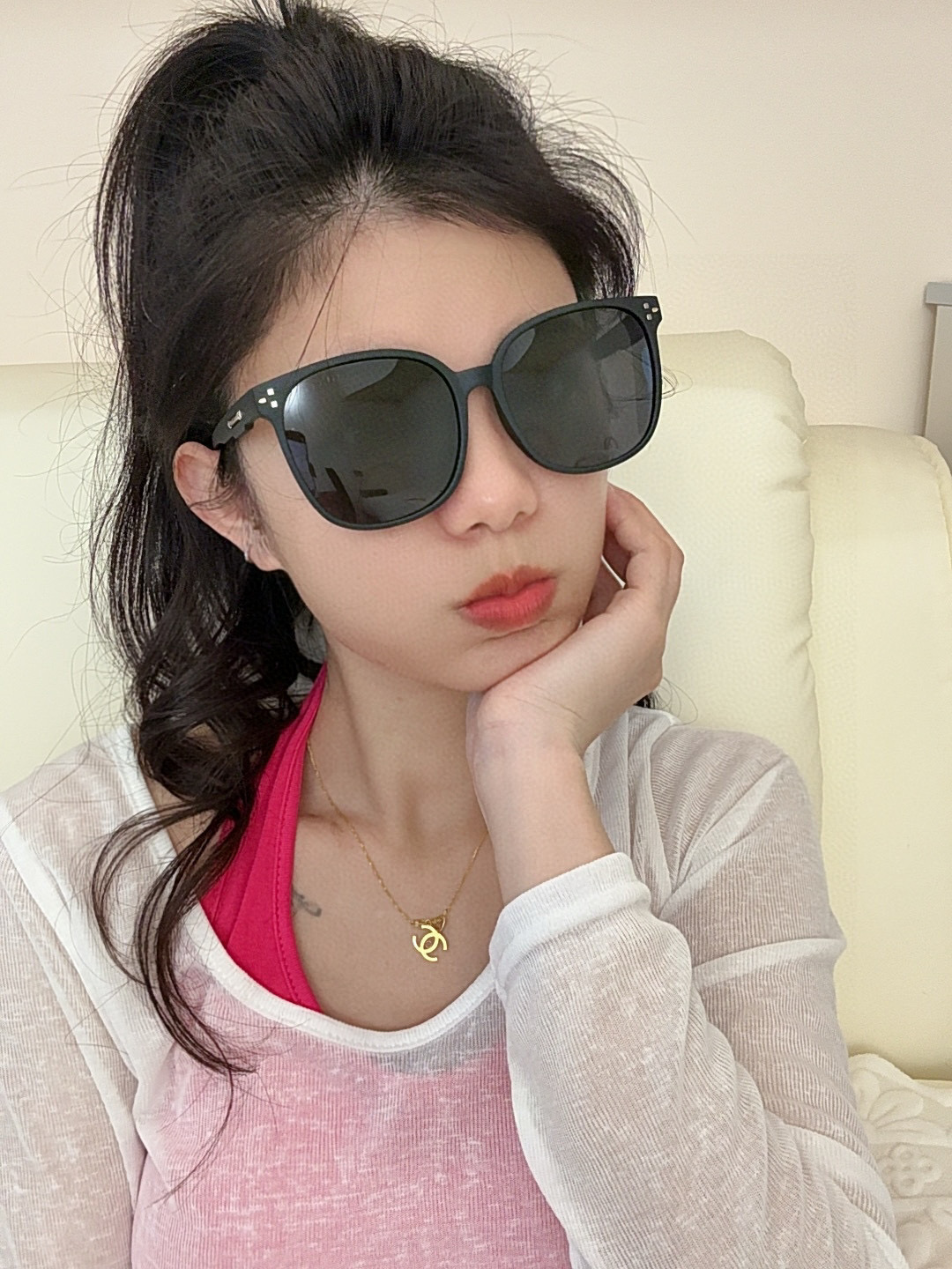 NO:373140,Super nice and cool [GUCCI] Gucci's new sunglasses interpret the latest spring and summer glasses with unique charm and avant-garde style. They are designed with square frames, and the texture of the middle beam is super comfortable to wear!  Model G7105 glasses sunglasses sunglasses, glasses, gucci, gucci19860909超好看 潮酷【GUCCI】古驰 新款款太阳镜以独特魅力和前卫风格诠释春夏最新眼镜,以方框设计,中梁连体质感超好佩带舒适 ！型号G7105眼镜墨镜太阳镜,眼镜,gucci,gucci,glasses