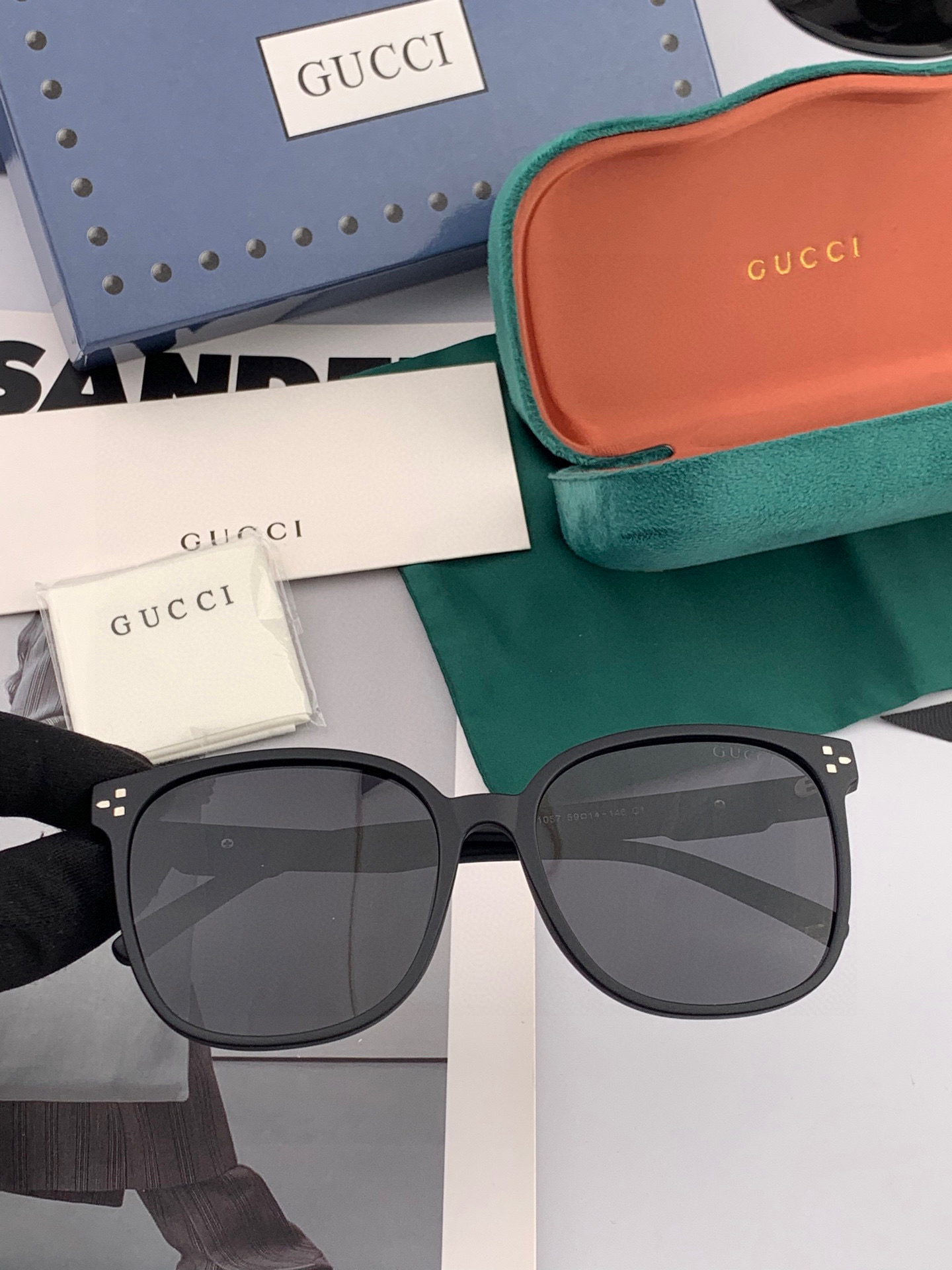   超好看 潮酷【GUCCI】古驰 新款款太阳镜以独特魅力和前卫风格诠释春夏最新眼镜，以方框设计，中梁连