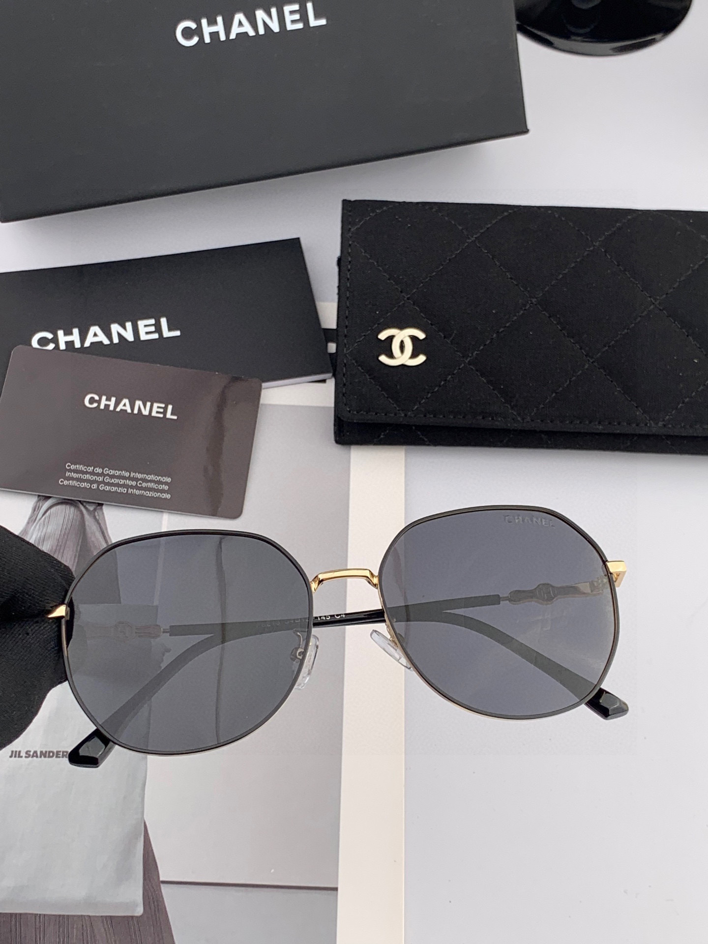    🔺 香奈儿 🔻2025官方新款 众多明星同款色‼️‼️新款大框偏光墨镜 🌈🌈宝丽来超清加厚太阳镜🔝