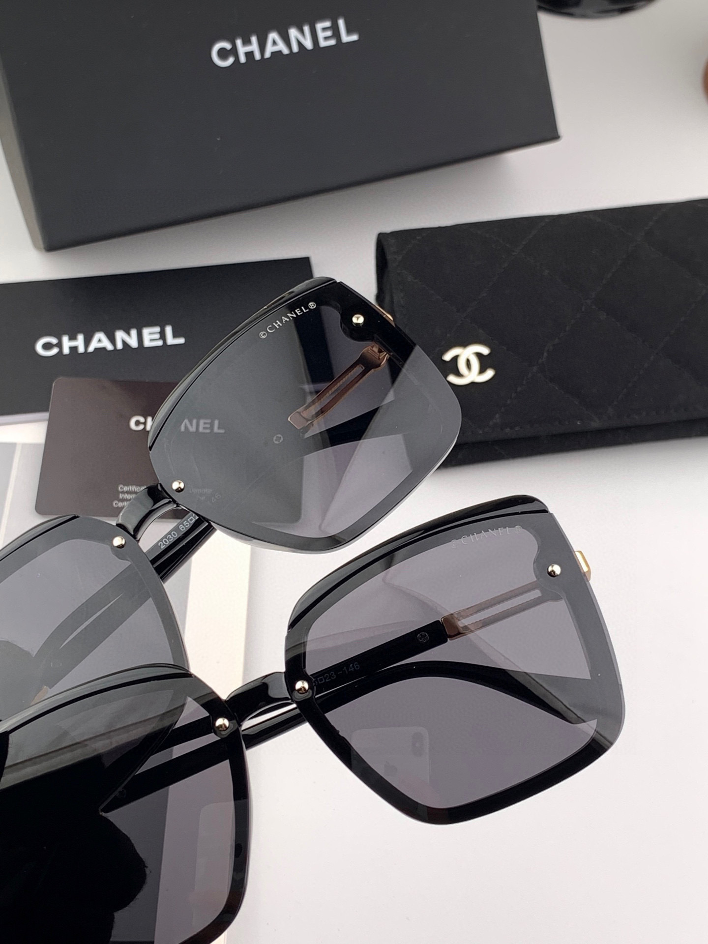 【CHANEL】香奈儿 2025新款潮流爆款 时尚方框太阳镜 佩戴舒适 网红潮款墨镜  ♥️♥️型号：C