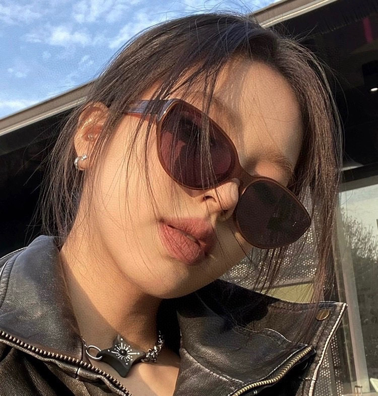 NO:373142,Balenciaga 2025 Spring New All-in-One Mirror Small Frame Sunglasses Same Model for Men and Women Popular Large Frame Nylon Sunglasses Super Exquisite and Cool Temple Brand Design Strong Nice~~~ Model BL8602 Glasses Sunglasses Sunglasses, Glasses, Balenciaga19860909巴黎世家2025开春新款一体镜 小框太阳镜男女同款  爆款大框尼龙太阳镜 超逼格超酷 镜腿品牌设计感强 nice~~~ 型号BL8602眼镜墨镜太阳镜,眼镜,balenciaga,glasses