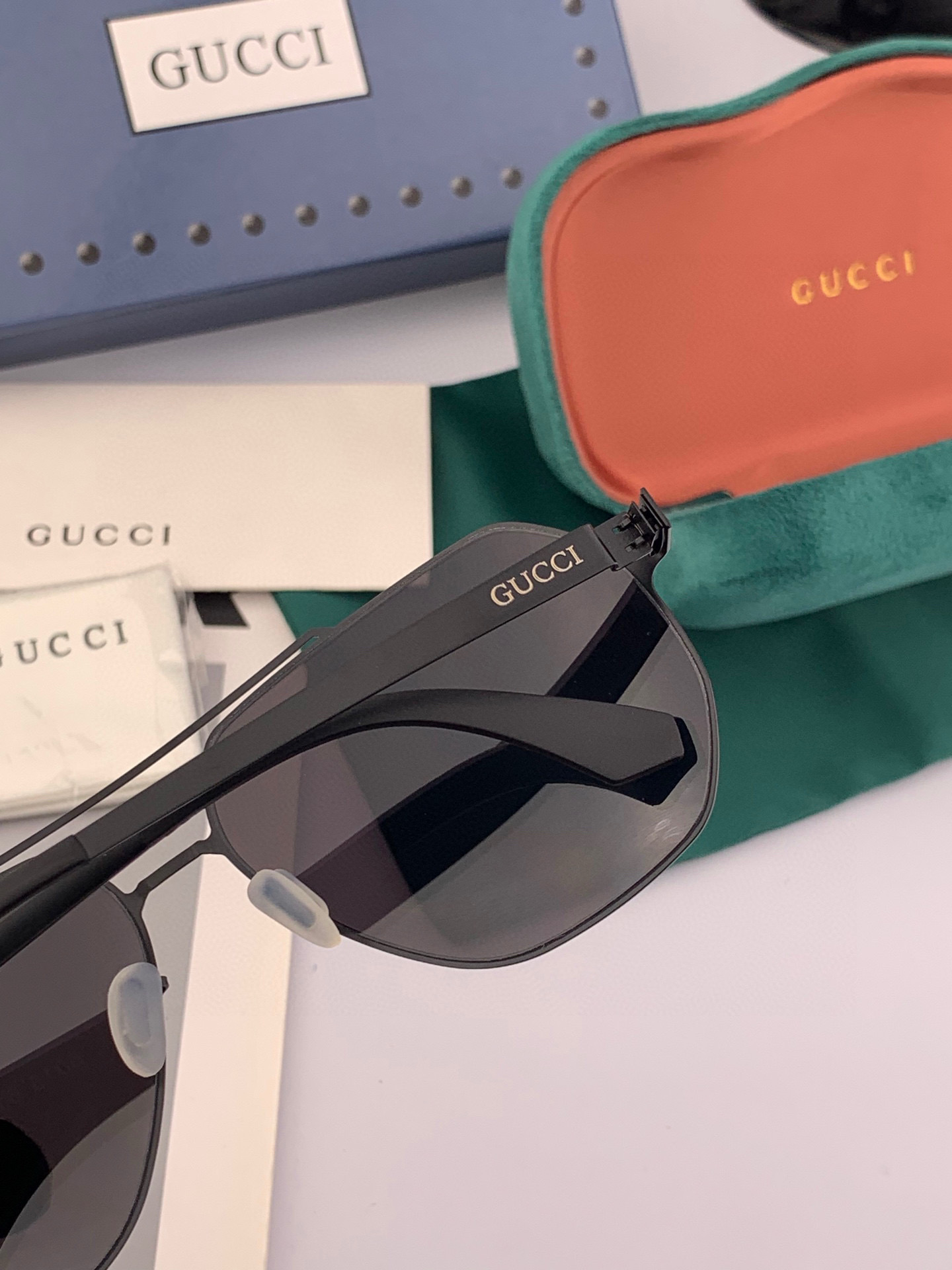    GUCCI 新款超轻无螺丝压不坏系列情侣款太阳镜高清尼龙镜片 商务旅行版 绅士高清太阳眼镜 （舒适