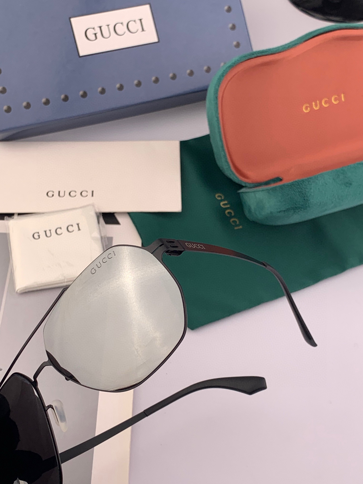    GUCCI 新款超轻无螺丝压不坏系列情侣款太阳镜高清尼龙镜片 商务旅行版 绅士高清太阳眼镜 （舒适