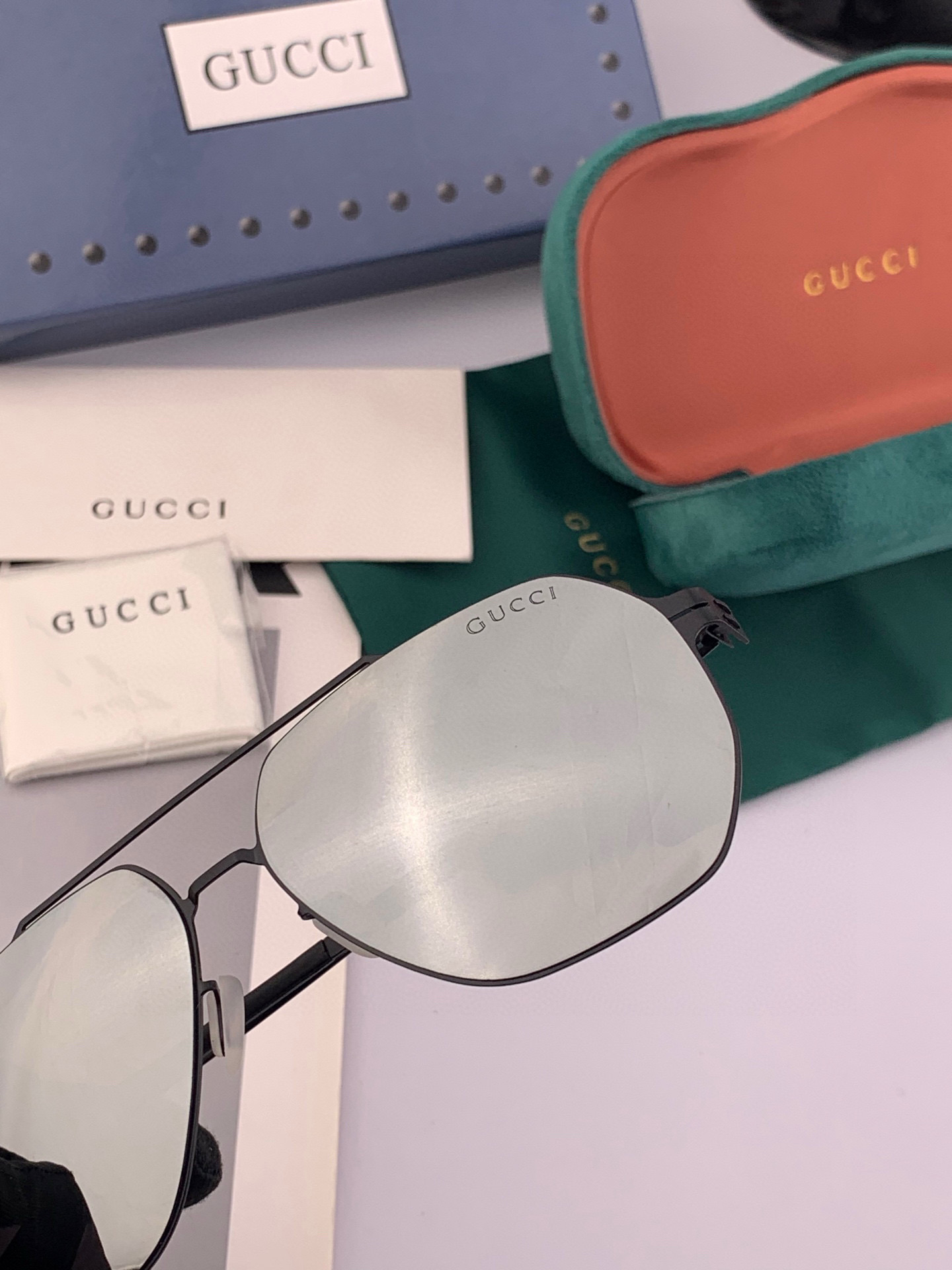    GUCCI 新款超轻无螺丝压不坏系列情侣款太阳镜高清尼龙镜片 商务旅行版 绅士高清太阳眼镜 （舒适