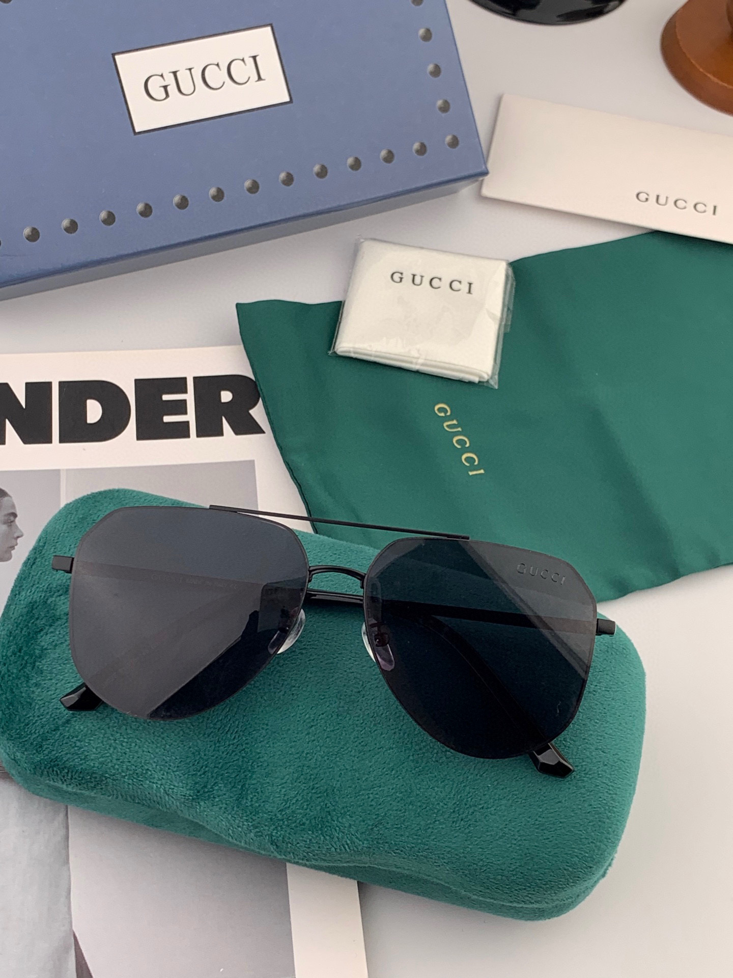         GUCCI 男款炫彩飞行员偏光太阳镜 ❤️材质：高清尼龙加厚卡槽高清偏光镜片 🌹无边框镜