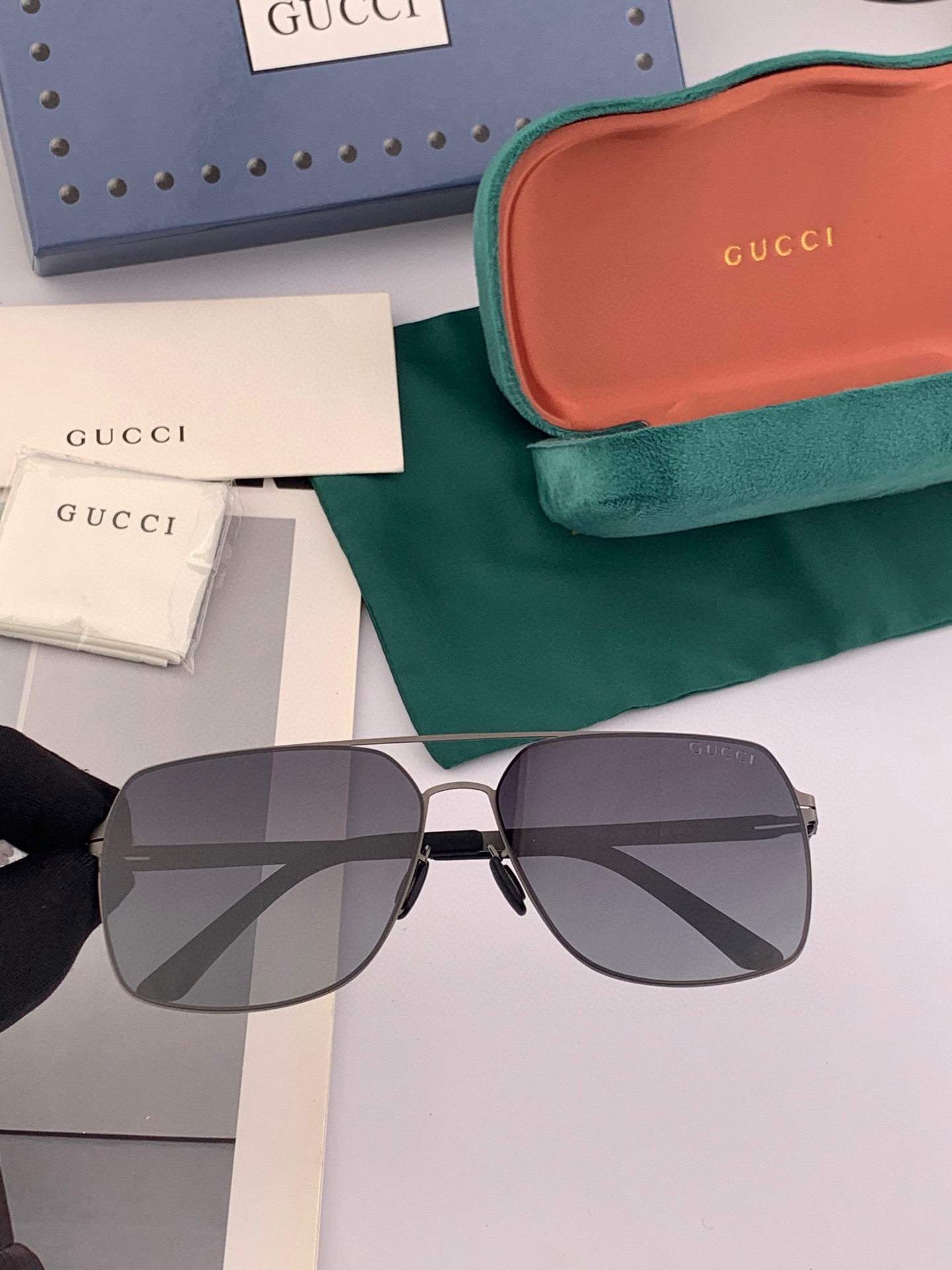         GUCCI 男款炫彩飞行员偏光太阳镜 ❤️材质：高清尼龙加厚卡槽高清偏光镜片 🌹无边框镜