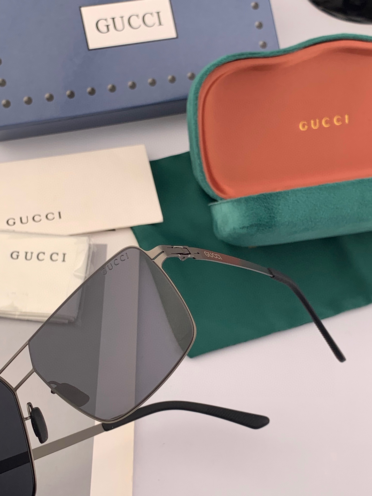   Gucci 2025春夏新款超轻无螺丝压不坏系列情侣款太阳镜高清尼龙镜片🦅完美品质，适合各种脸型，经