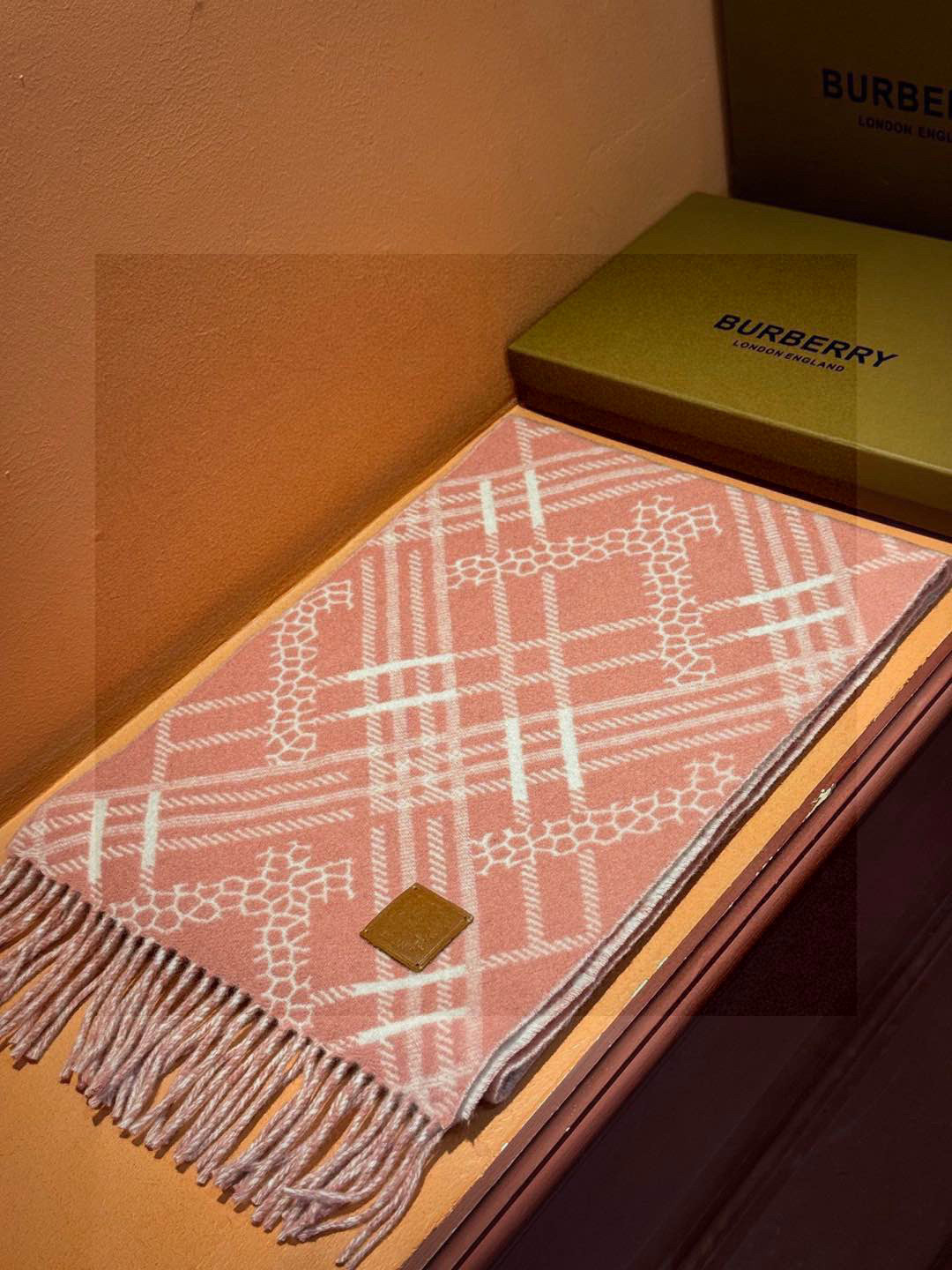   双面围巾 🆕Burberry · 巴宝莉格子围巾❗️好看的要疯掉了，太有型太有魅力了❗️❗️非常斯文