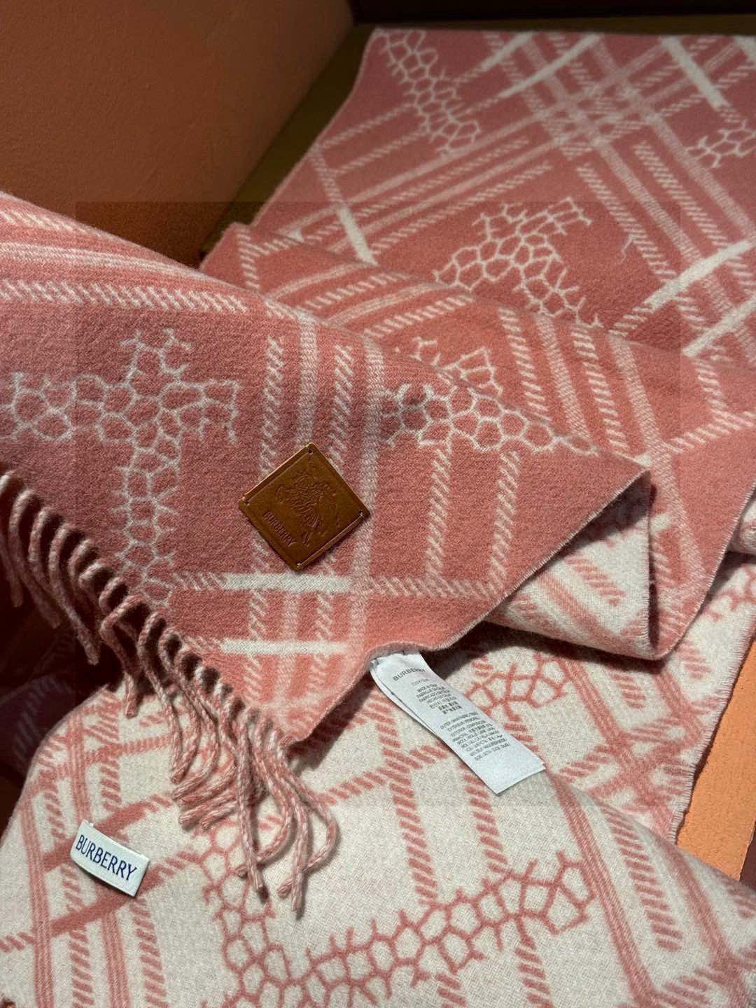   双面围巾 🆕Burberry · 巴宝莉格子围巾❗️好看的要疯掉了，太有型太有魅力了❗️❗️非常斯文