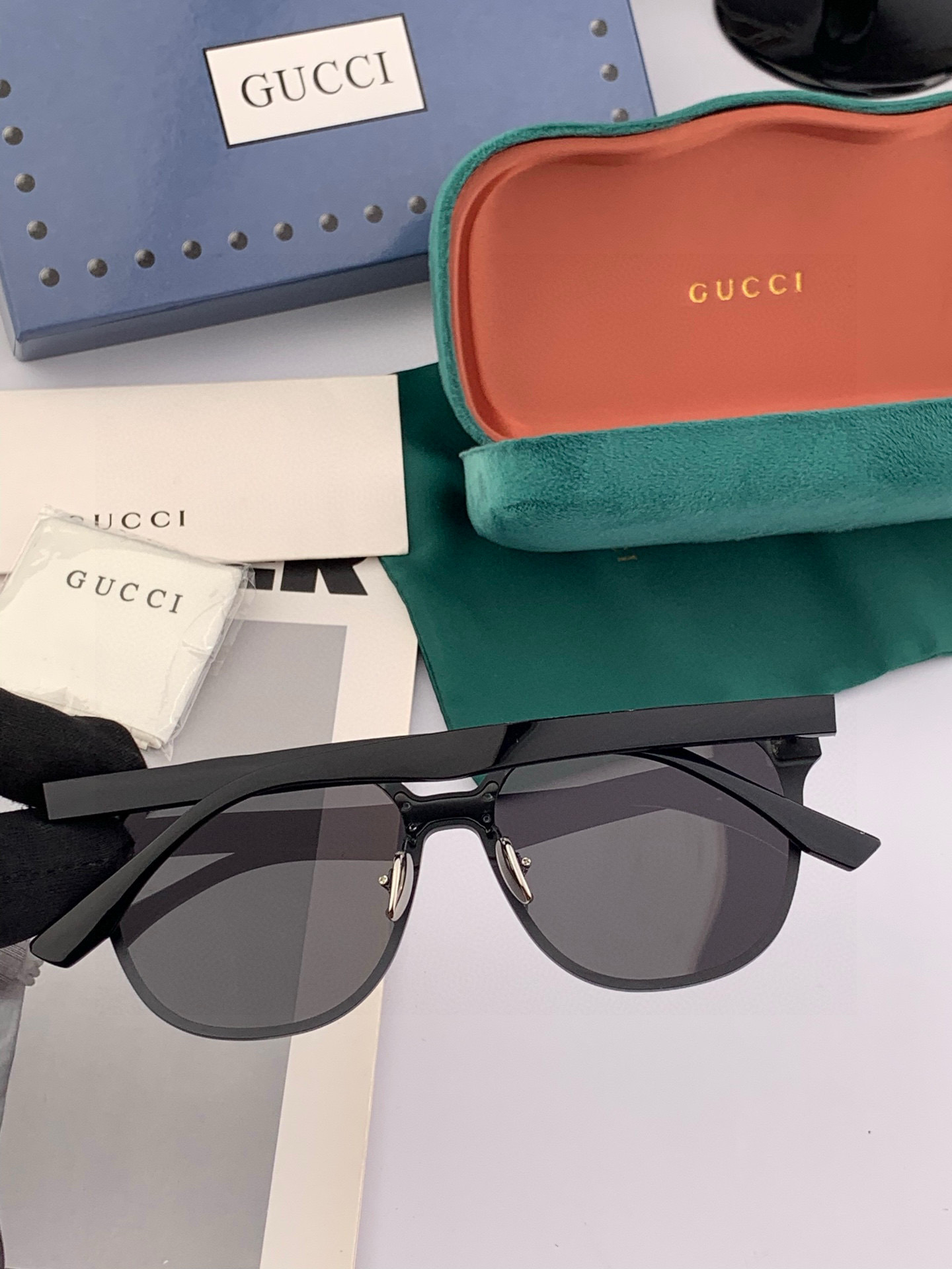  连体镜GUCCI2025开春新款一体镜 大框太阳镜男女同款 😎 
爆款大框尼龙太阳镜 超逼格超酷 
镜