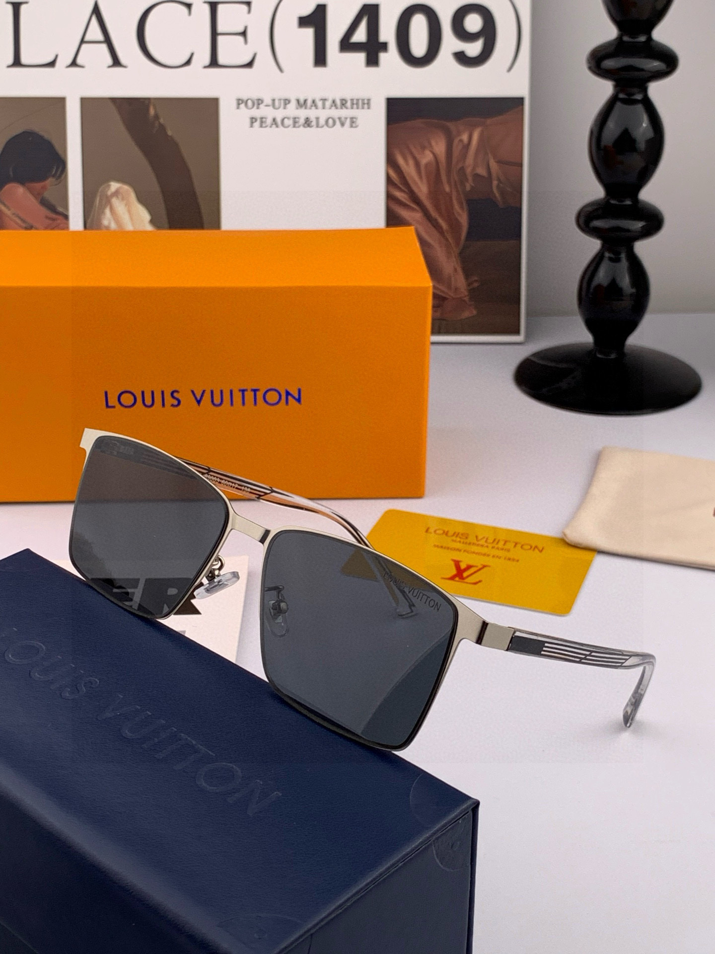       LV 男款炫彩飞行员偏光太阳镜 ❤️材质：高清尼龙加厚卡槽高清偏光镜片 🌹无边框镜架💕颜👍型
