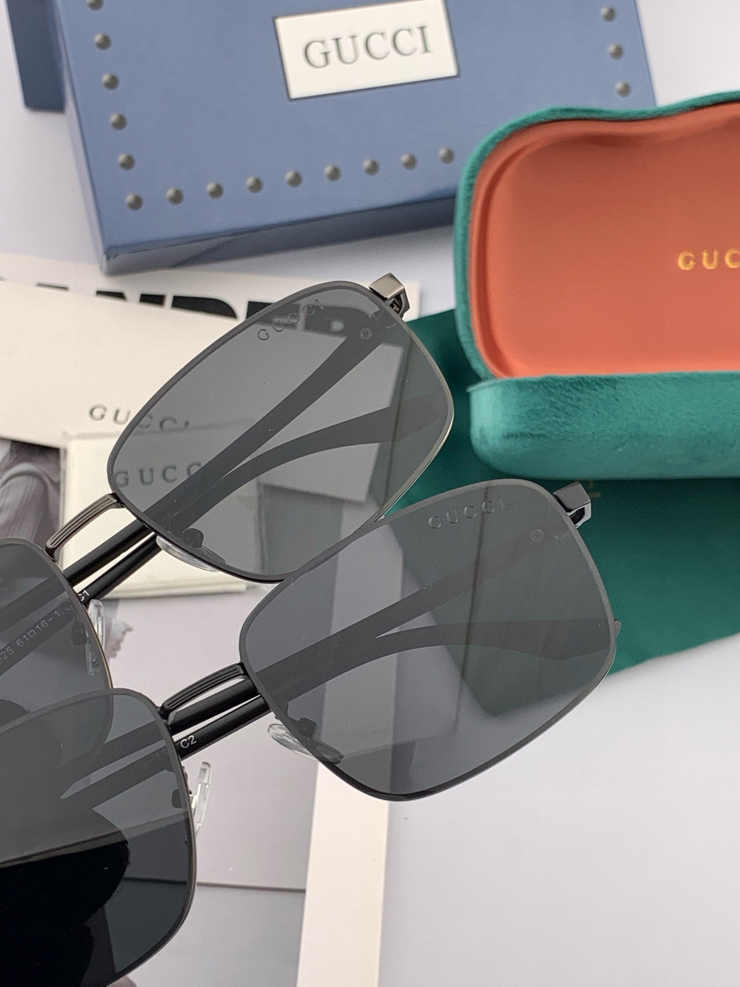         GUCCI 男款炫彩飞行员偏光太阳镜 ❤️材质：高清尼龙加厚卡槽高清偏光镜片 🌹无边框镜