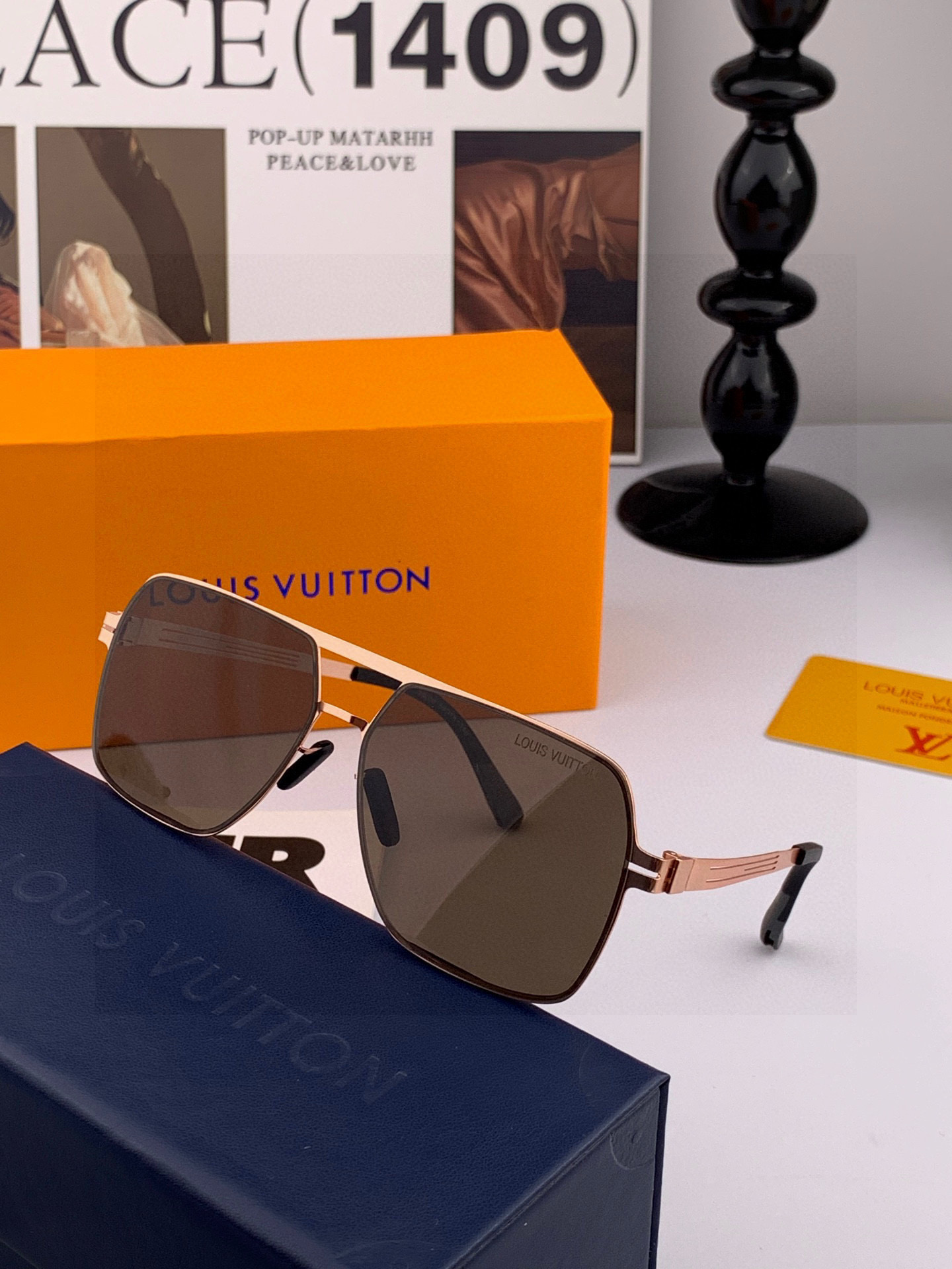 ♦️LV 2025新款男女情侣款太阳镜多边形墨镜iP电镀永不褪色 超轻超有弹性整幅眼镜无螺丝重要的是压不