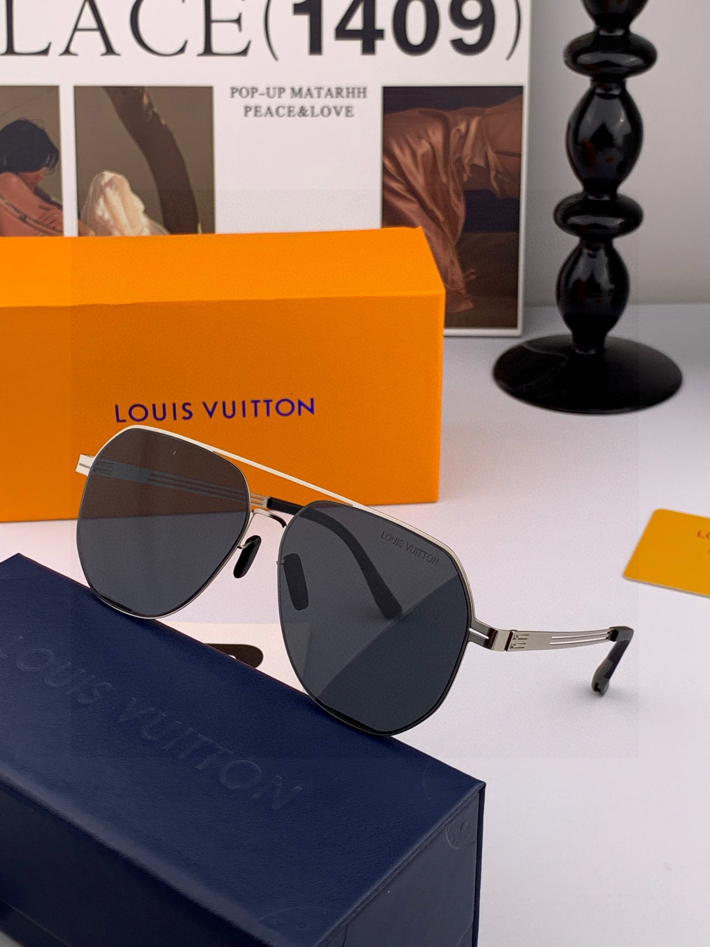 ♦️LV 2025新款男女情侣款太阳镜多边形墨镜iP电镀永不褪色 超轻超有弹性整幅眼镜无螺丝重要的是压不