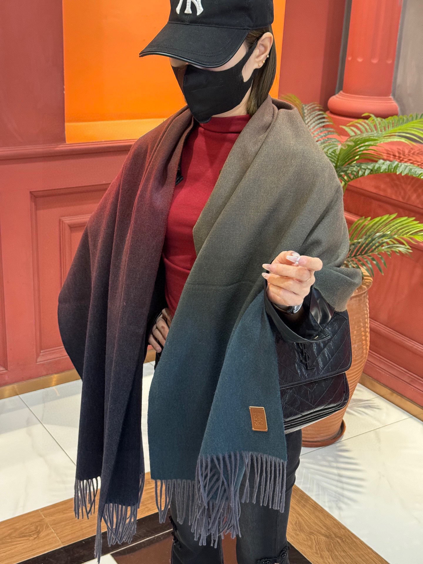  ✨✨太美了😍罗意威 美到要尖叫😱专柜最新款🎊英伦欧美范儿「多色渐变」又是一款即时尚又实用的大围巾&长巾