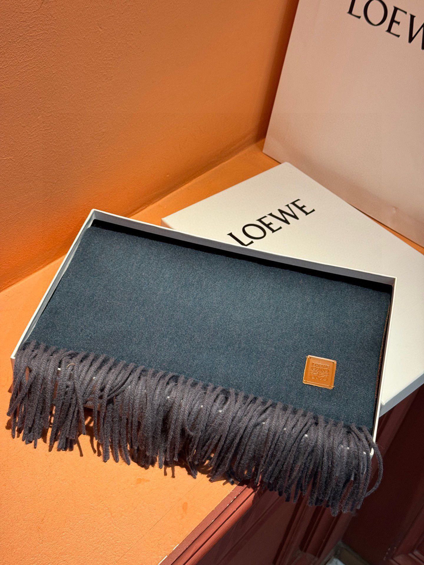  ✨✨太美了😍罗意威 美到要尖叫😱专柜最新款🎊英伦欧美范儿「多色渐变」又是一款即时尚又实用的大围巾&长巾