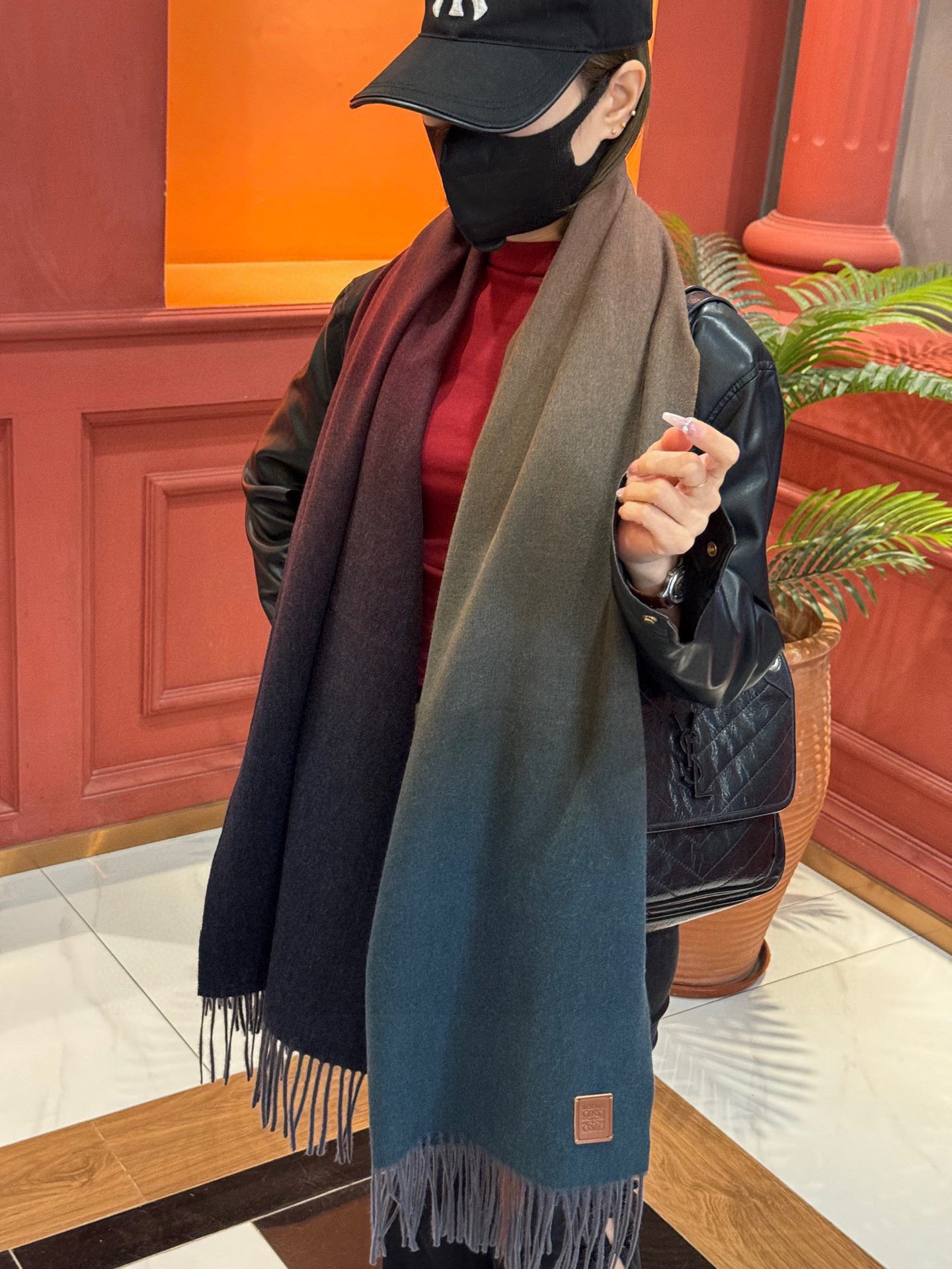  ✨✨太美了😍罗意威 美到要尖叫😱专柜最新款🎊英伦欧美范儿「多色渐变」又是一款即时尚又实用的大围巾&长巾