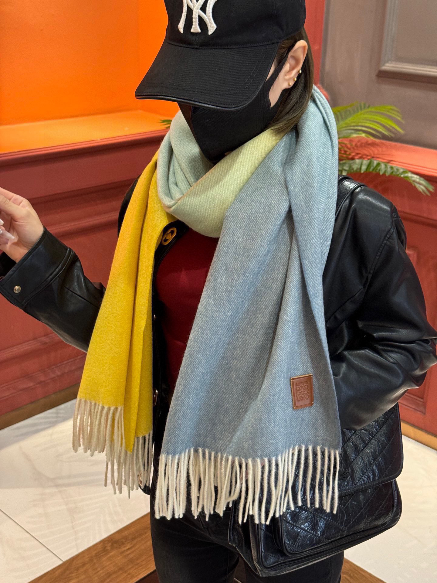  ✨✨太美了😍罗意威 美到要尖叫😱专柜最新款🎊英伦欧美范儿「多色渐变」又是一款即时尚又实用的大围巾&长巾