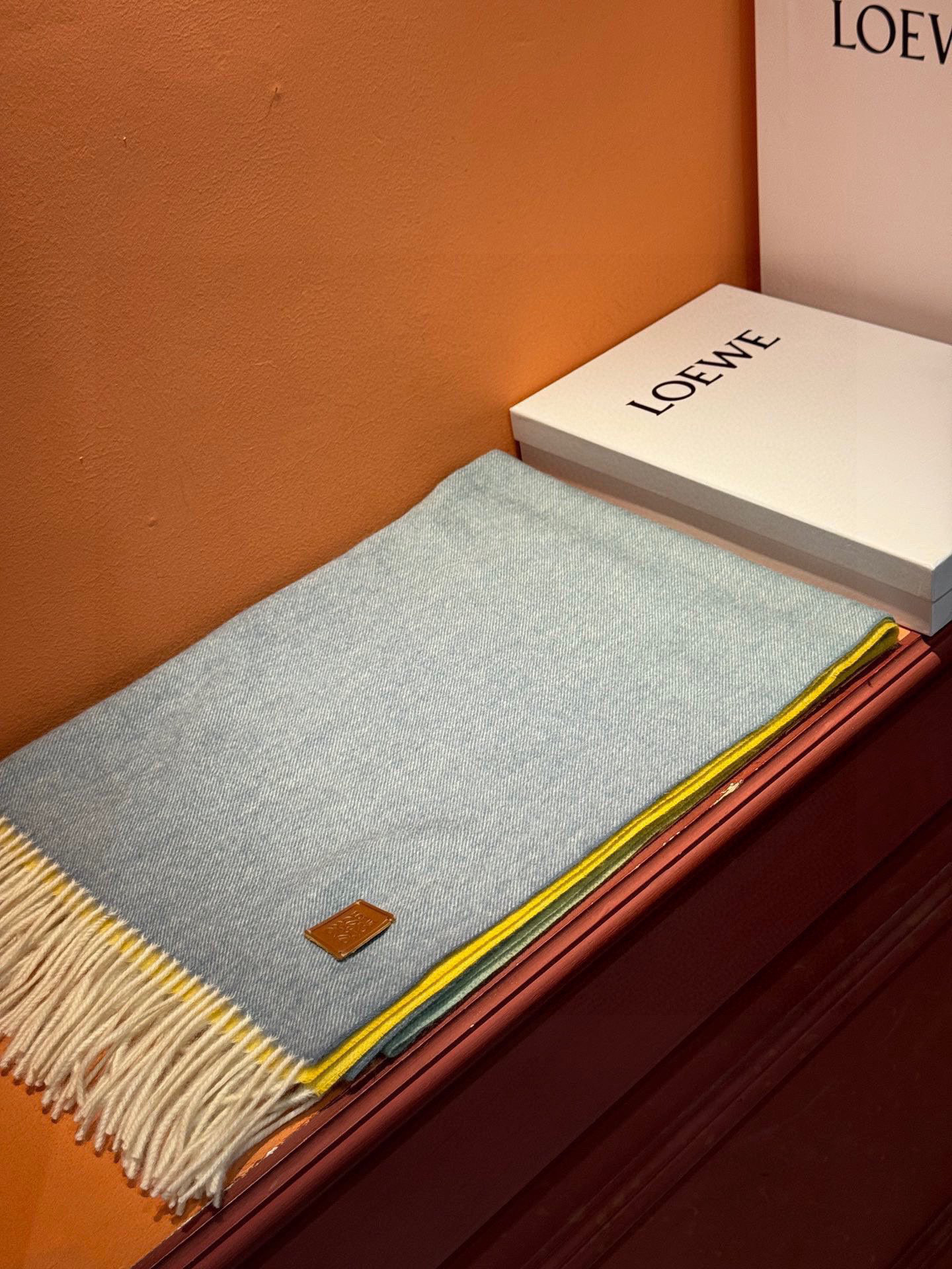  ✨✨太美了😍罗意威 美到要尖叫😱专柜最新款🎊英伦欧美范儿「多色渐变」又是一款即时尚又实用的大围巾&长巾