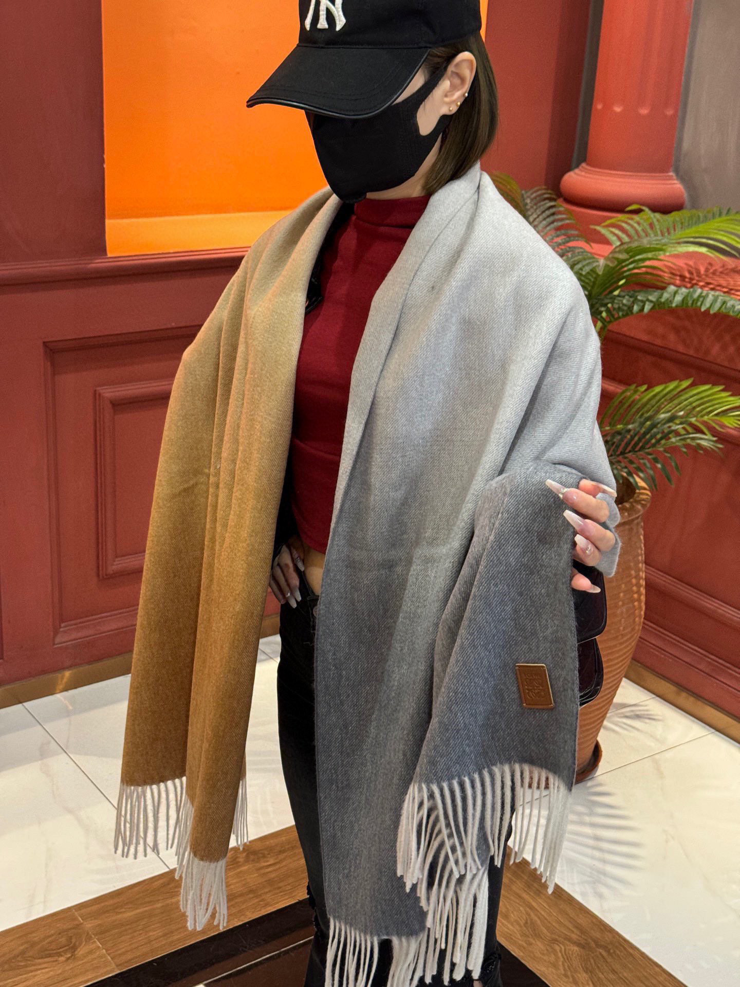  ✨✨太美了😍罗意威 美到要尖叫😱专柜最新款🎊英伦欧美范儿「多色渐变」又是一款即时尚又实用的大围巾&长巾