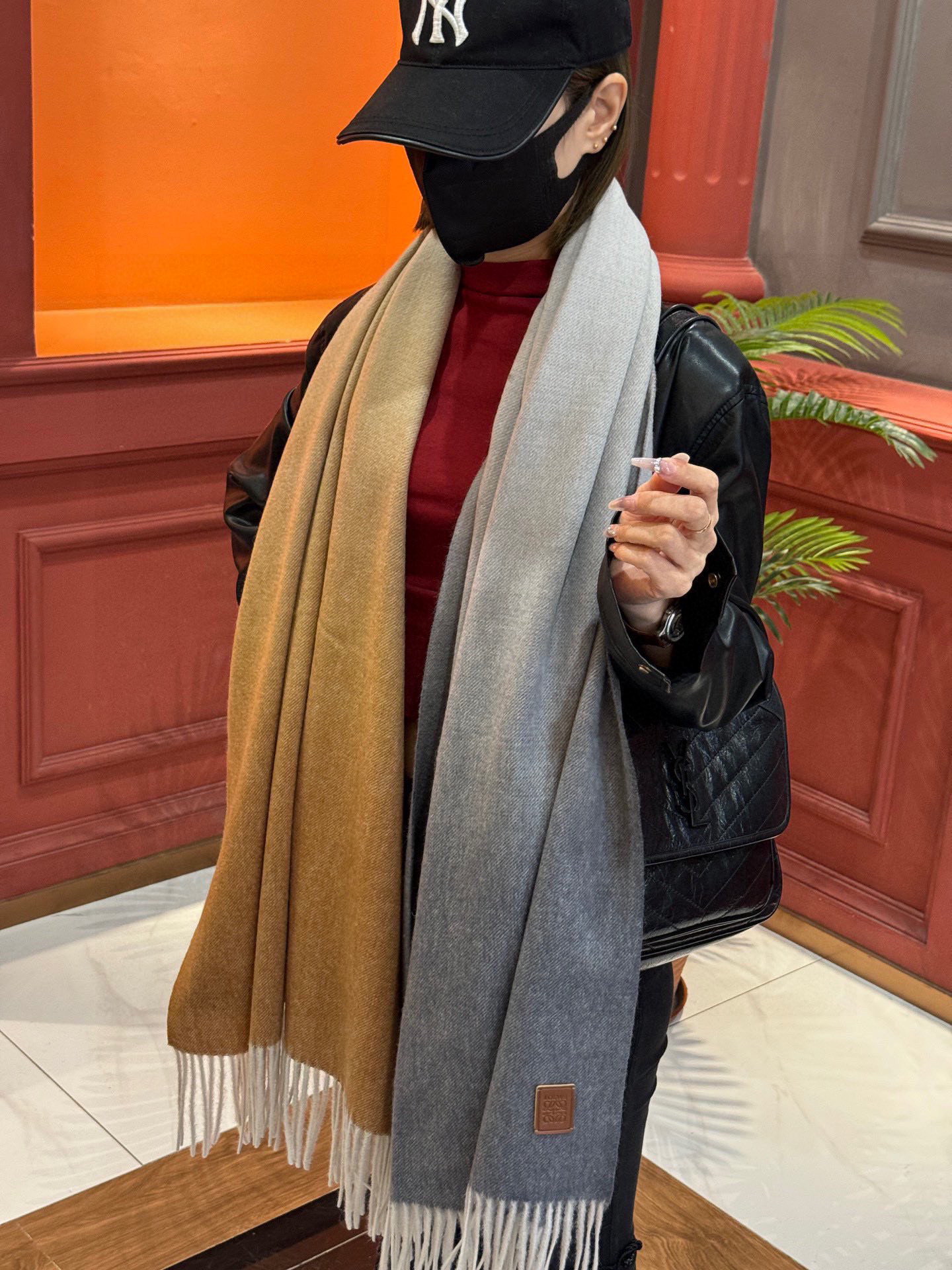  ✨✨太美了😍罗意威 美到要尖叫😱专柜最新款🎊英伦欧美范儿「多色渐变」又是一款即时尚又实用的大围巾&长巾