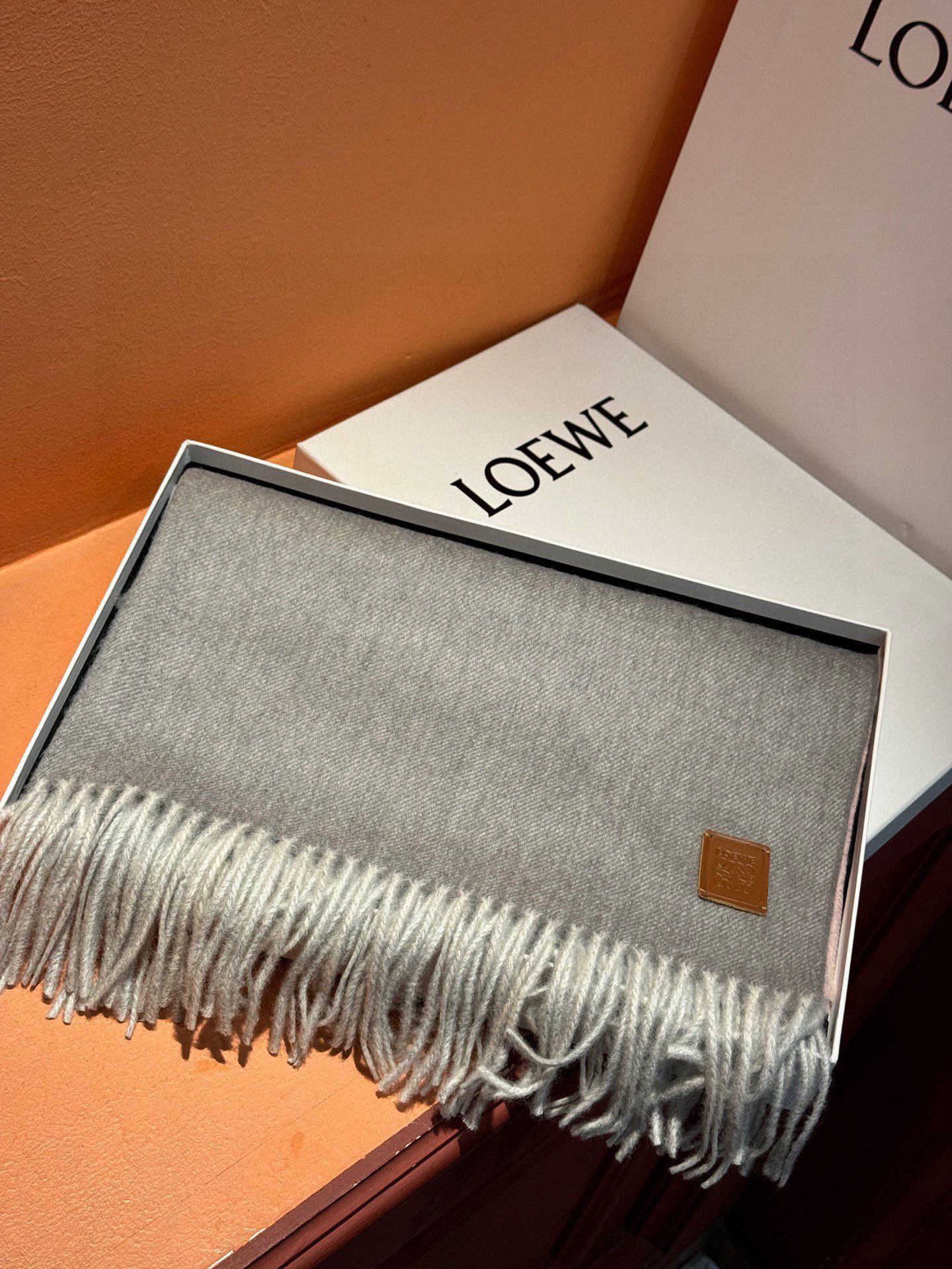  ✨✨太美了😍罗意威 美到要尖叫😱专柜最新款🎊英伦欧美范儿「多色渐变」又是一款即时尚又实用的大围巾&长巾