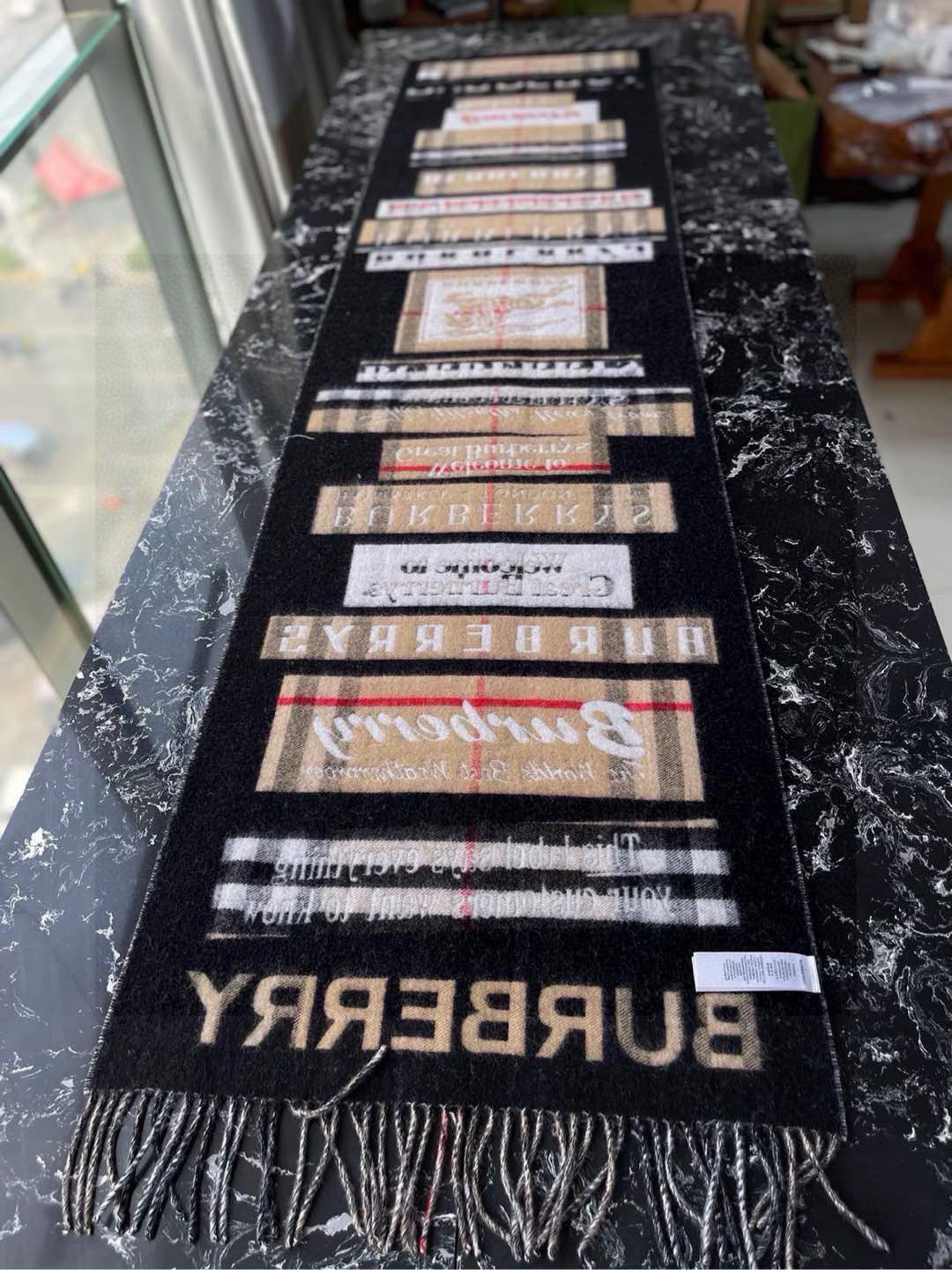  🌺🌺品牌：【巴宝莉】意大利米兰走秀款！明星同款，小红书同款披肩，加厚加密！明星同款系列，专柜品质，精益