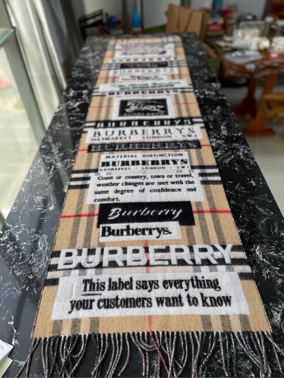  🌺🌺品牌：【巴宝莉】意大利米兰走秀款！明星同款，小红书同款披肩，加厚加密！明星同款系列，专柜品质，精益