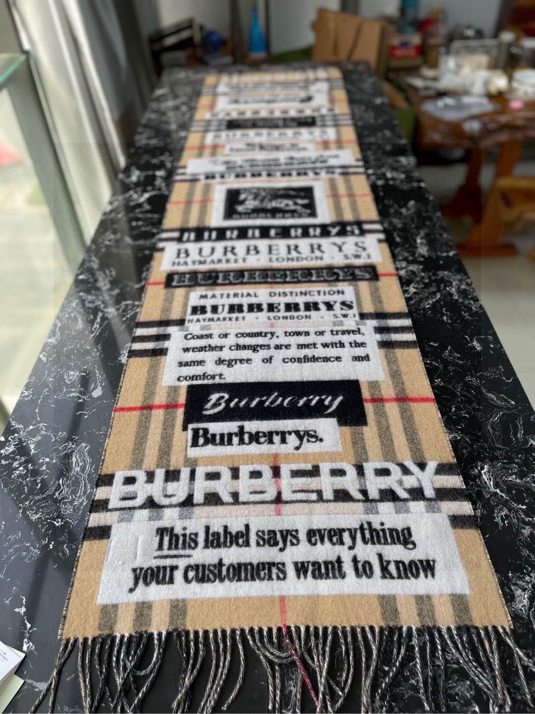  🌺🌺品牌：【巴宝莉】意大利米兰走秀款！明星同款，小红书同款披肩，加厚加密！明星同款系列，专柜品质，精益