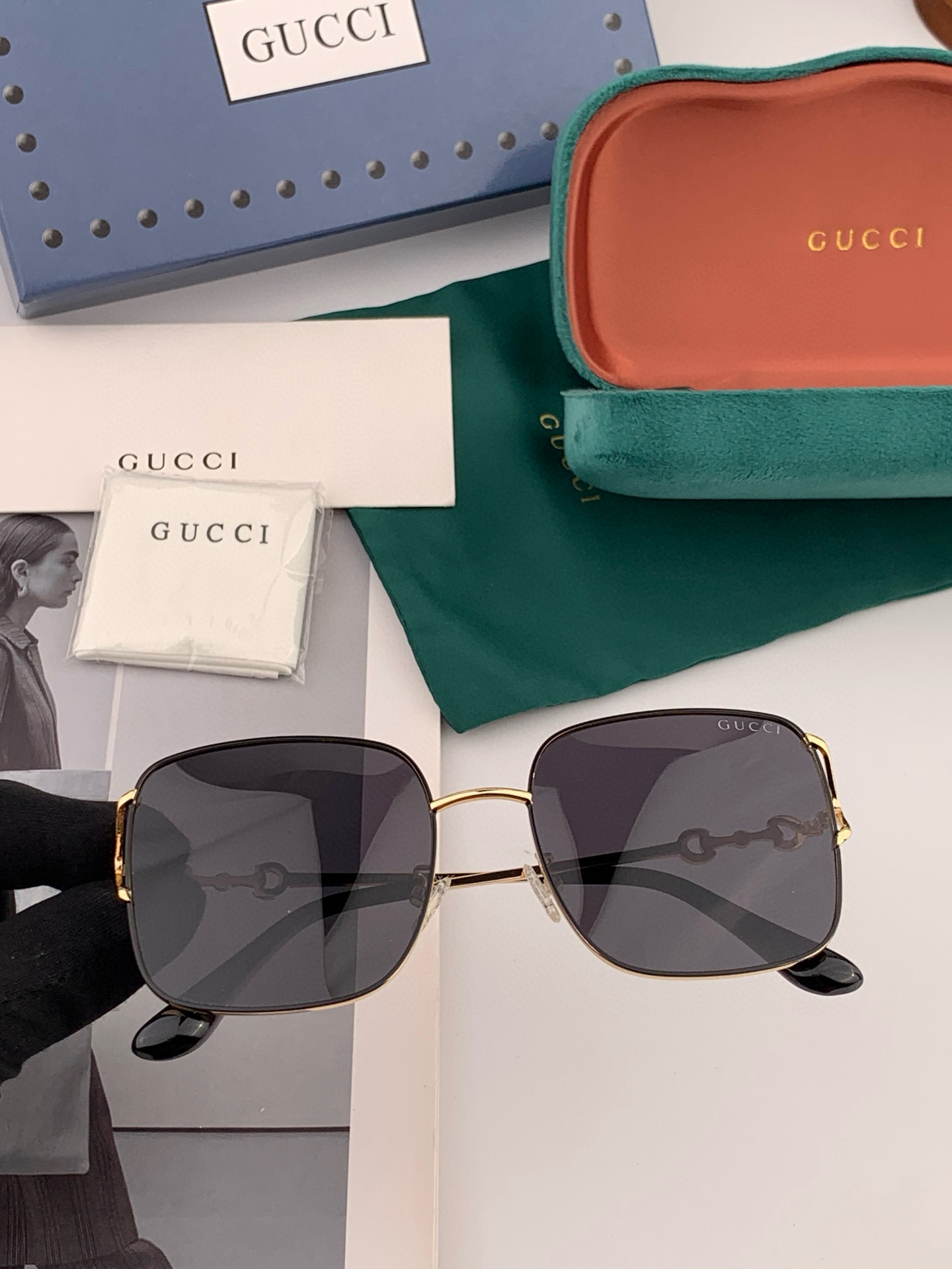  GUCCI 开春新款 最新款方框太阳镜 各路网红纷纷带起气场满分‼️ 俏皮甜美.上脸效果更佳.金属质感