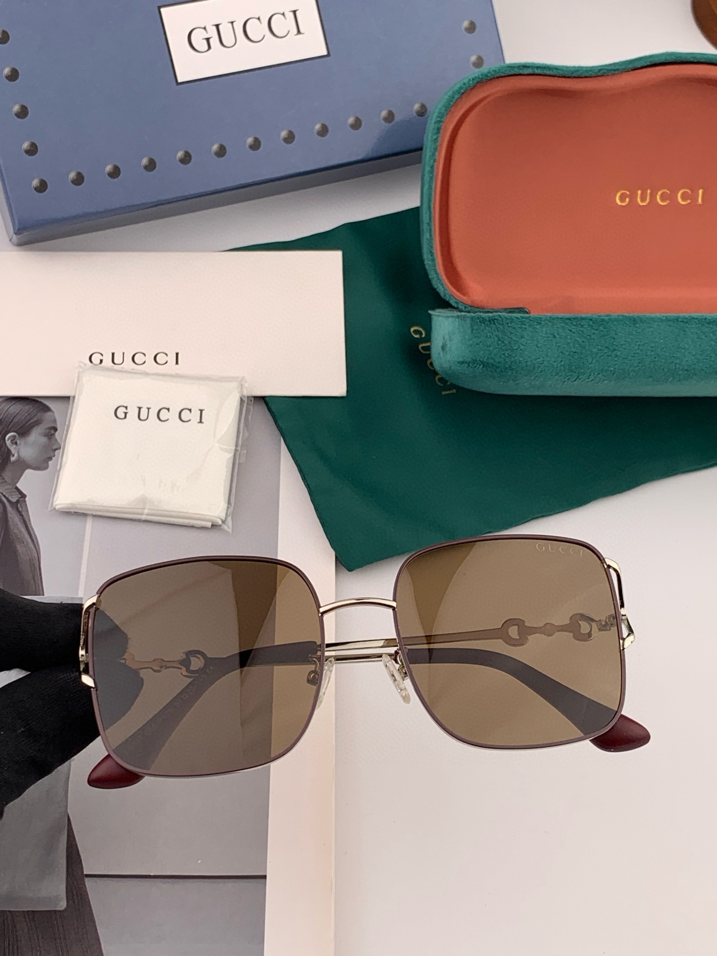  GUCCI 开春新款 最新款方框太阳镜 各路网红纷纷带起气场满分‼️ 俏皮甜美.上脸效果更佳.金属质感