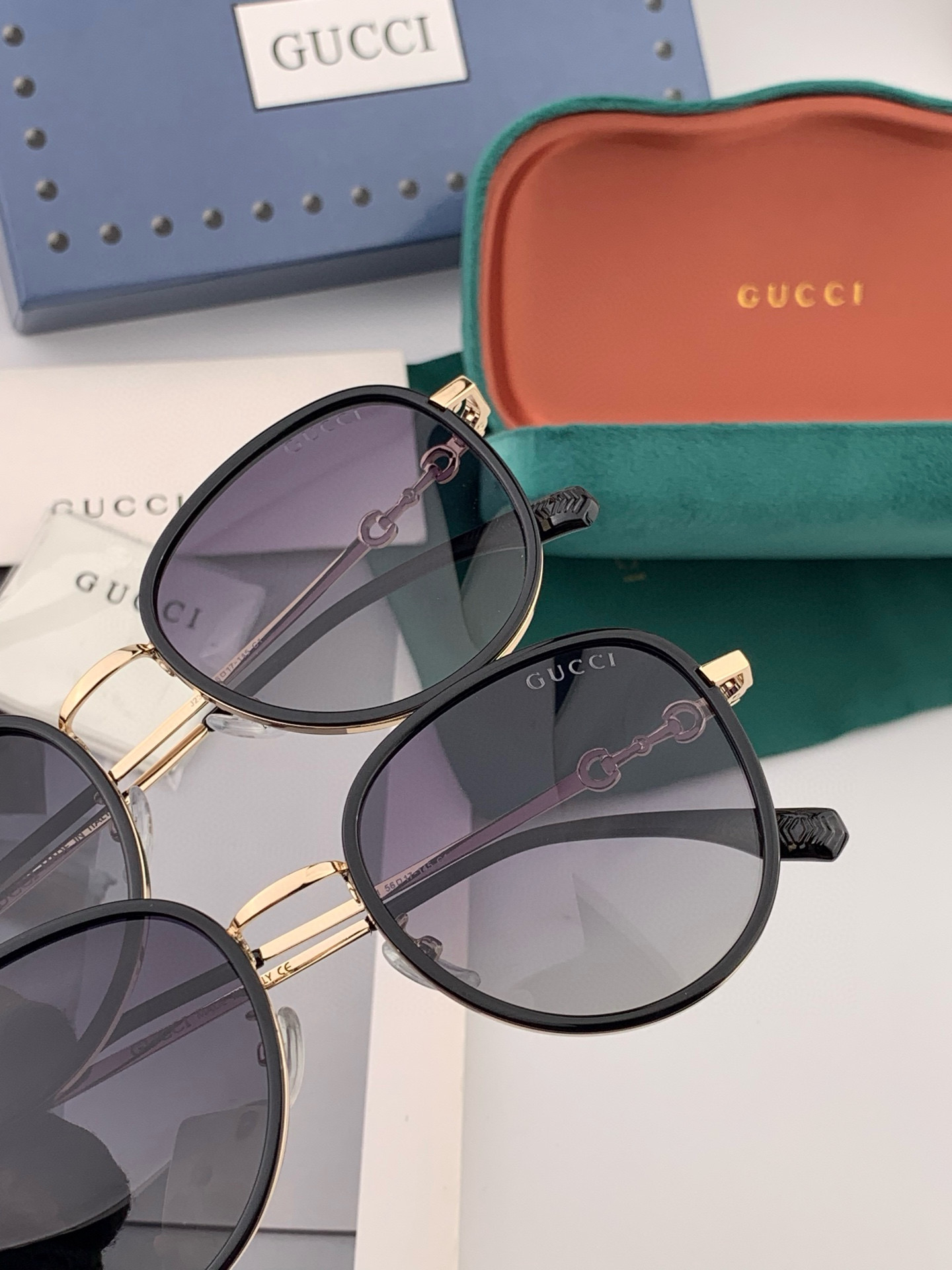  Gucci墨镜  新款  。  圆框设计再优雅的同时还能在视觉上修饰脸型，敲显脸小，不挑脸型 复古的马