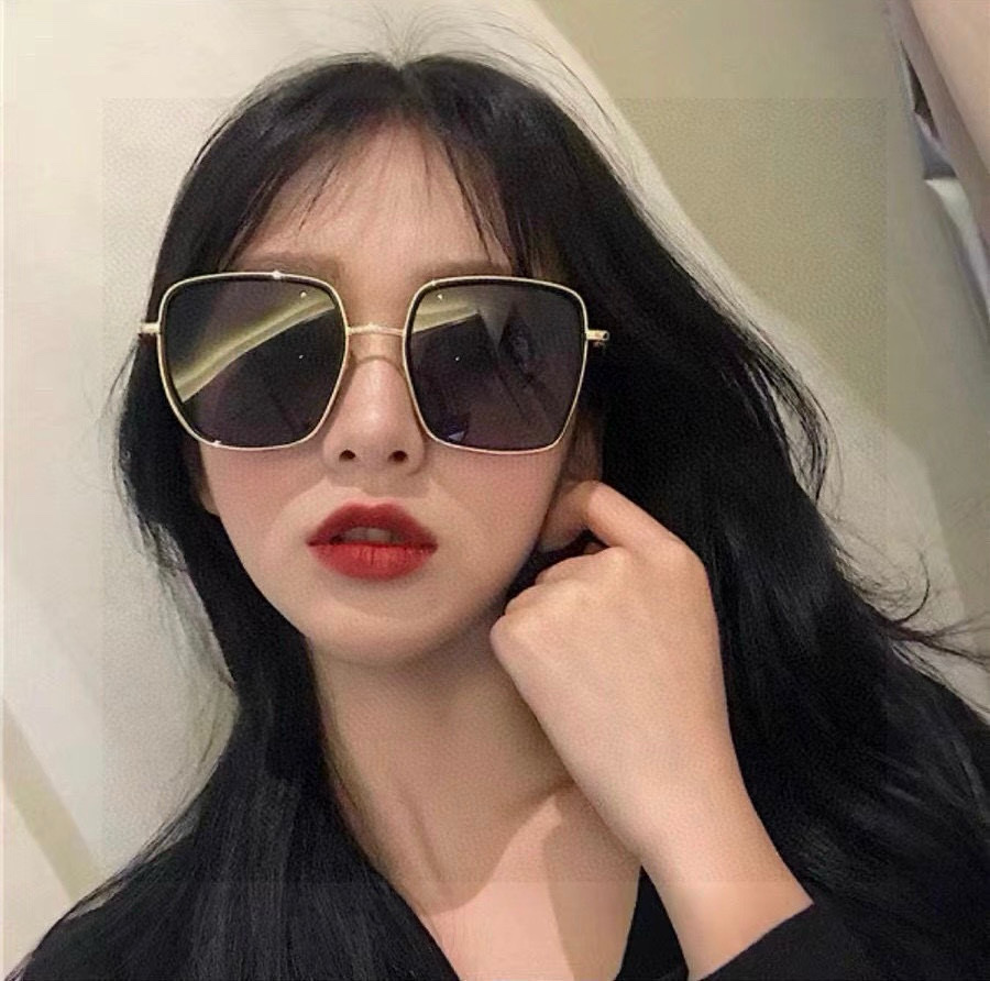   GUCCI 2025开春新款太阳镜 各路网红纷纷带起气场满分‼️ 俏皮甜美.上脸效果更佳.金属质感超