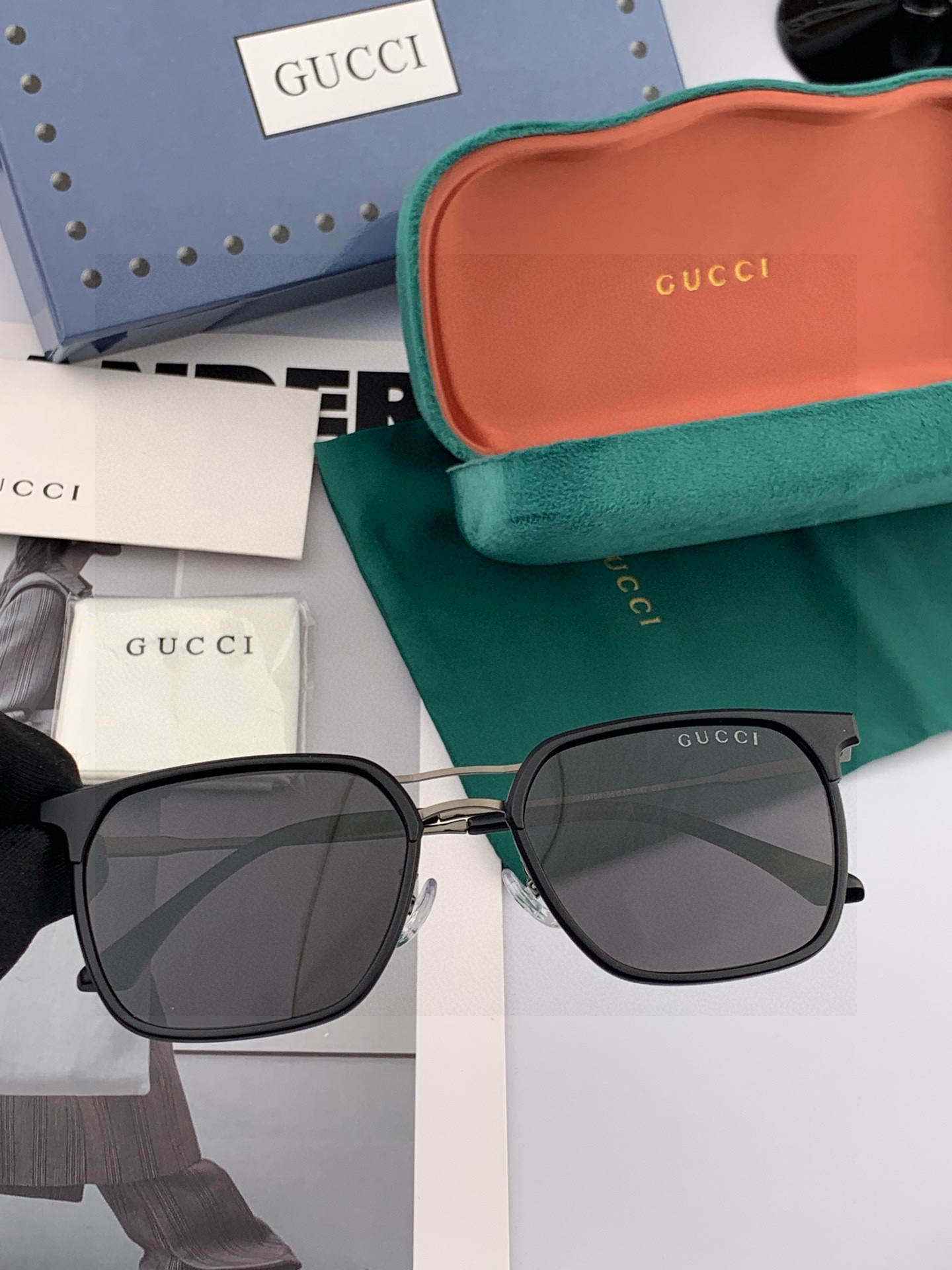 ♦️ GUCCI 2025新款男女情侣款太阳镜 超轻超有弹性整幅眼镜 重要的是压不坏 高清镜片、精湛的工