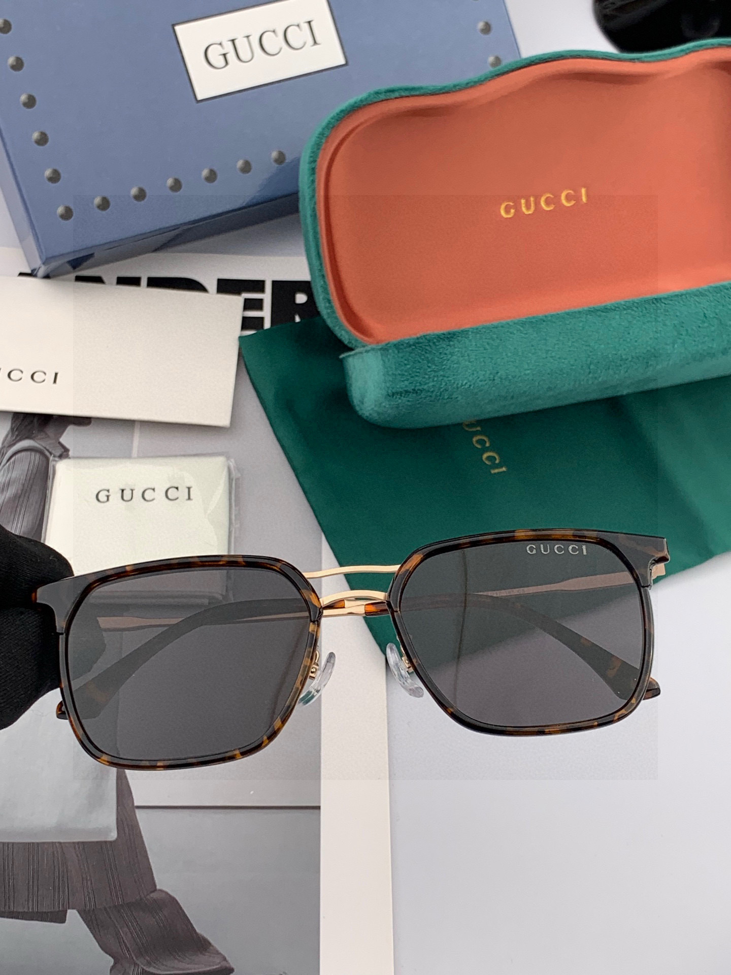 ♦️ GUCCI 2025新款男女情侣款太阳镜 超轻超有弹性整幅眼镜 重要的是压不坏 高清镜片、精湛的工