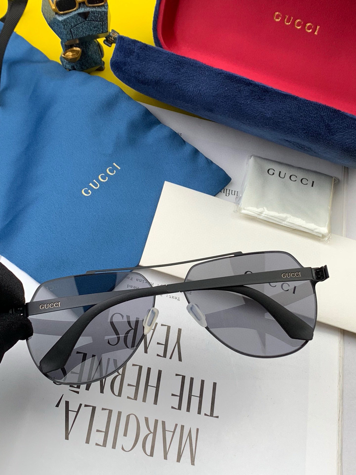  GUCCI 2025新款女男情侣太款阳iP电镀永不褪色 卖点：超轻超有弹性幅整眼镜螺无丝重的要是压不坏