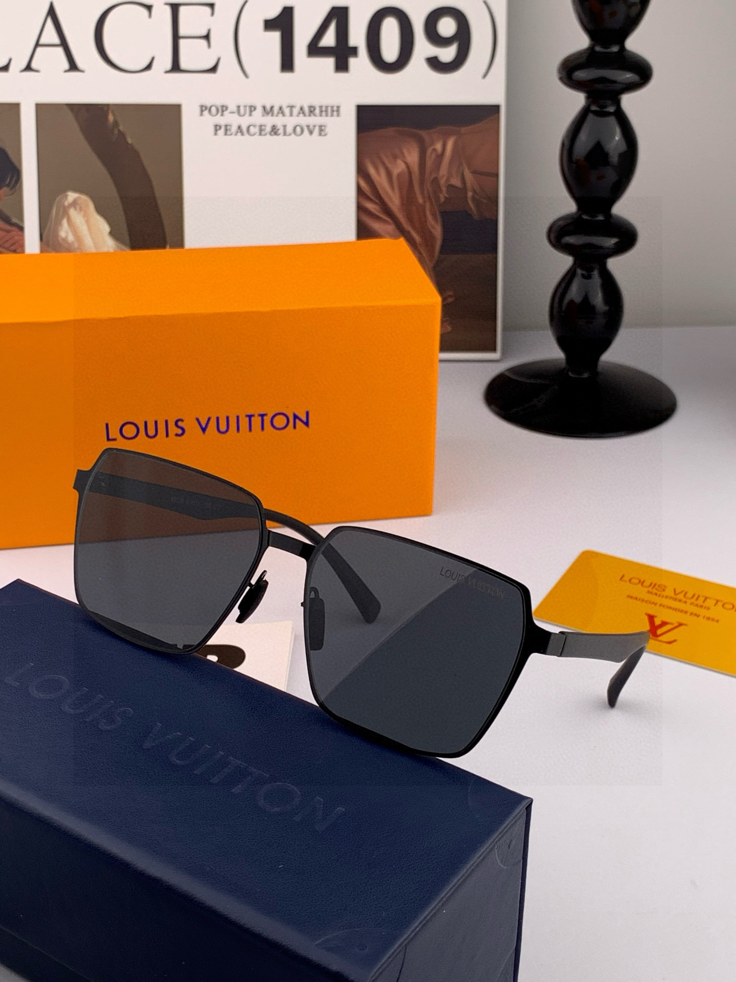       LV 男款炫彩飞行员偏光太阳镜 ❤️材质：高清尼龙加厚卡槽高清偏光镜片 🌹无边框镜架💕颜👍型