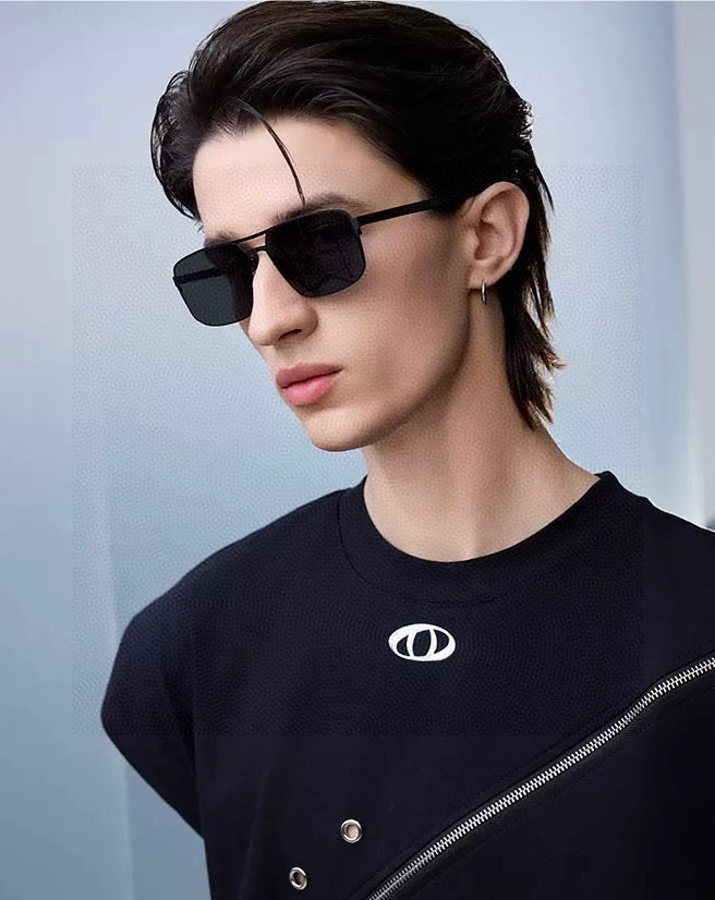        GUCCI 男款炫彩飞行员偏光太阳镜 ❤️材质：高清尼龙加厚卡槽高清偏光镜片 🌹无边框镜架