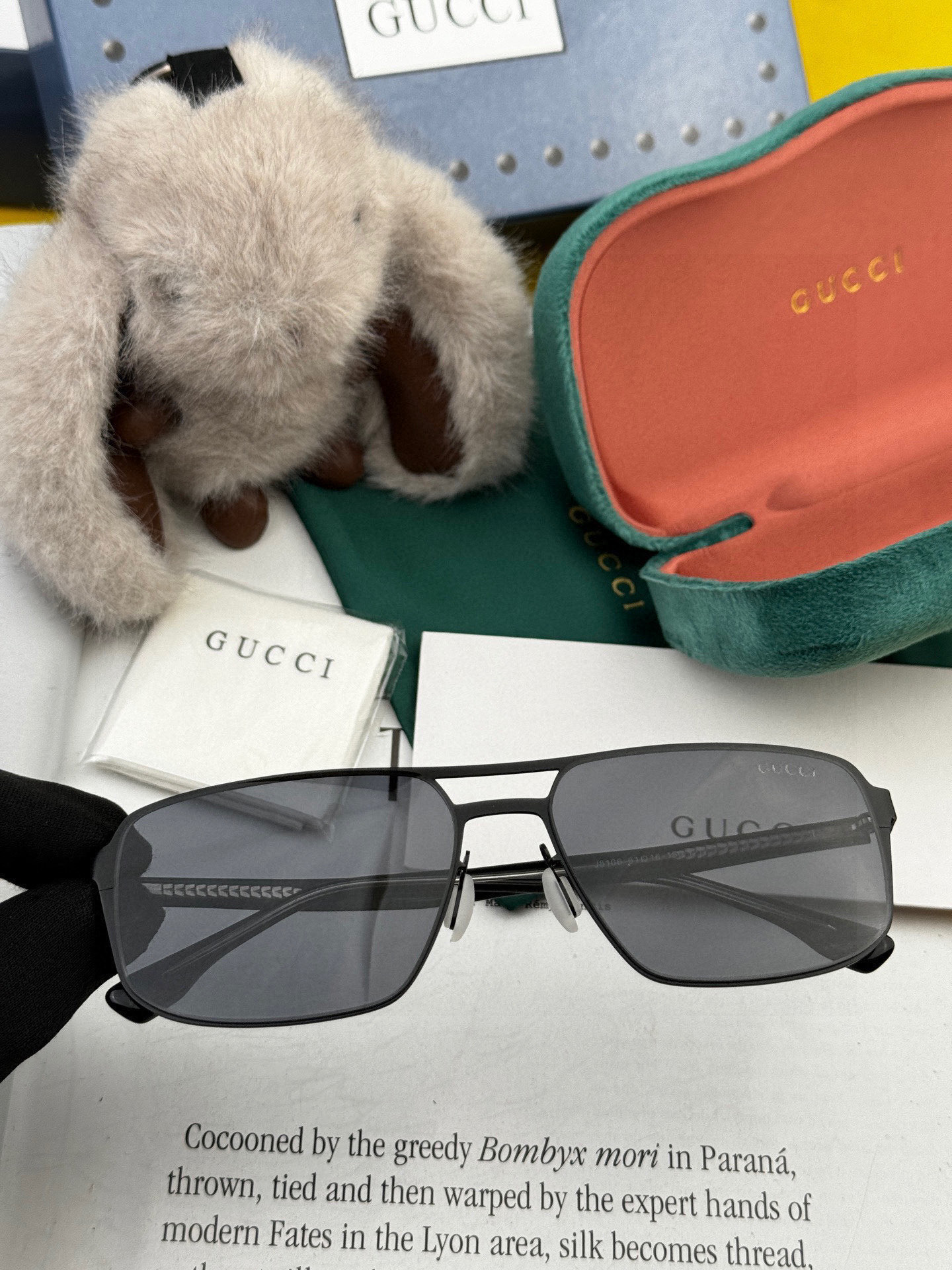        GUCCI 男款炫彩飞行员偏光太阳镜 ❤️材质：高清尼龙加厚卡槽高清偏光镜片 🌹无边框镜架