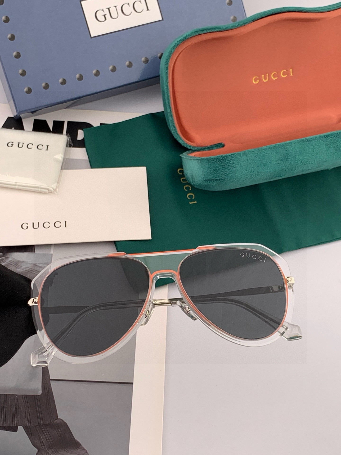       GUCC* 2025 新款男女情侣款太阳iP电镀永不褪色 卖点：超轻超有弹性整幅眼镜片：高清