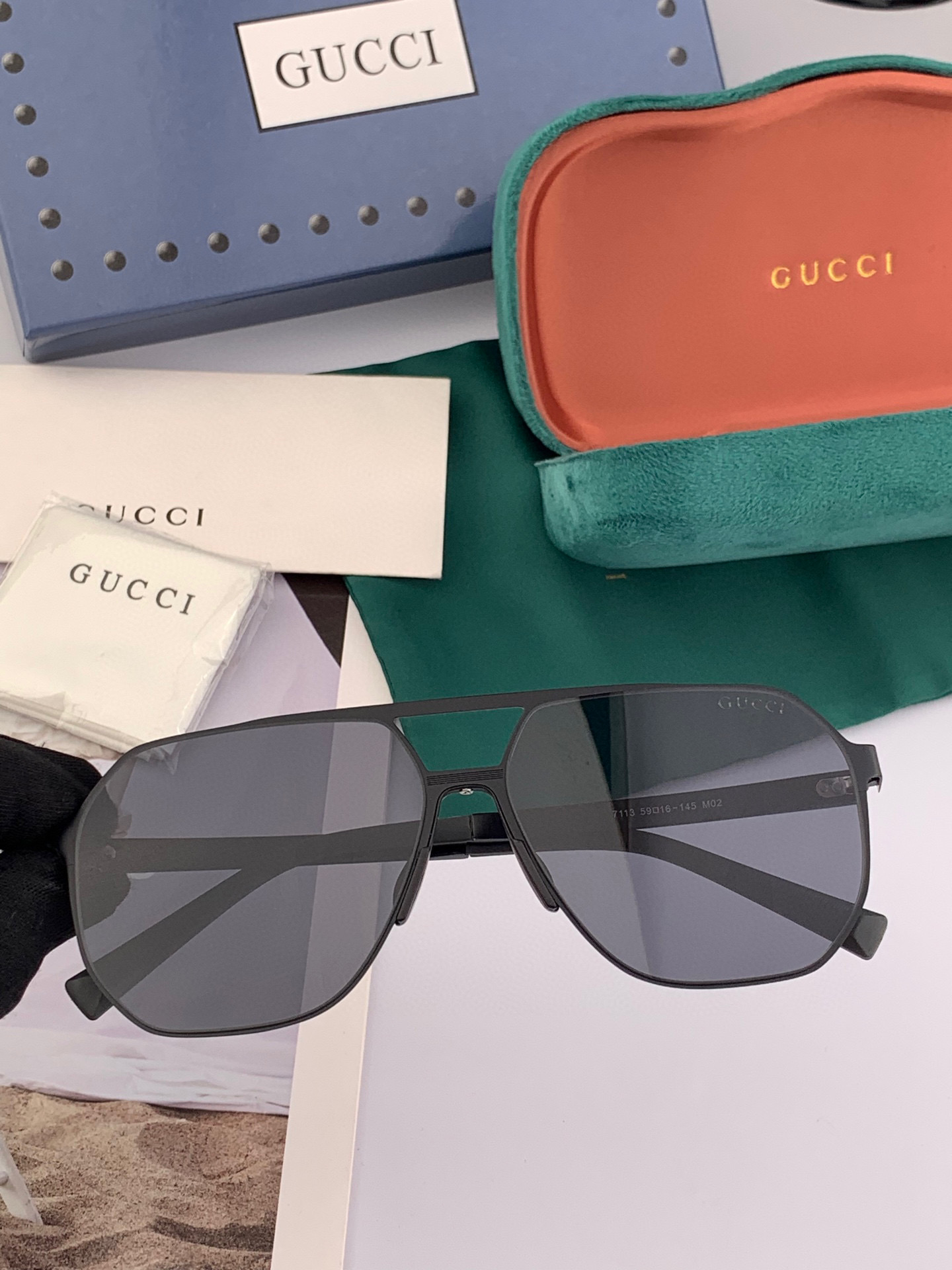         GUCCI 男款炫彩飞行员偏光太阳镜 ❤️材质：高清尼龙加厚卡槽高清偏光镜片 🌹无边框镜