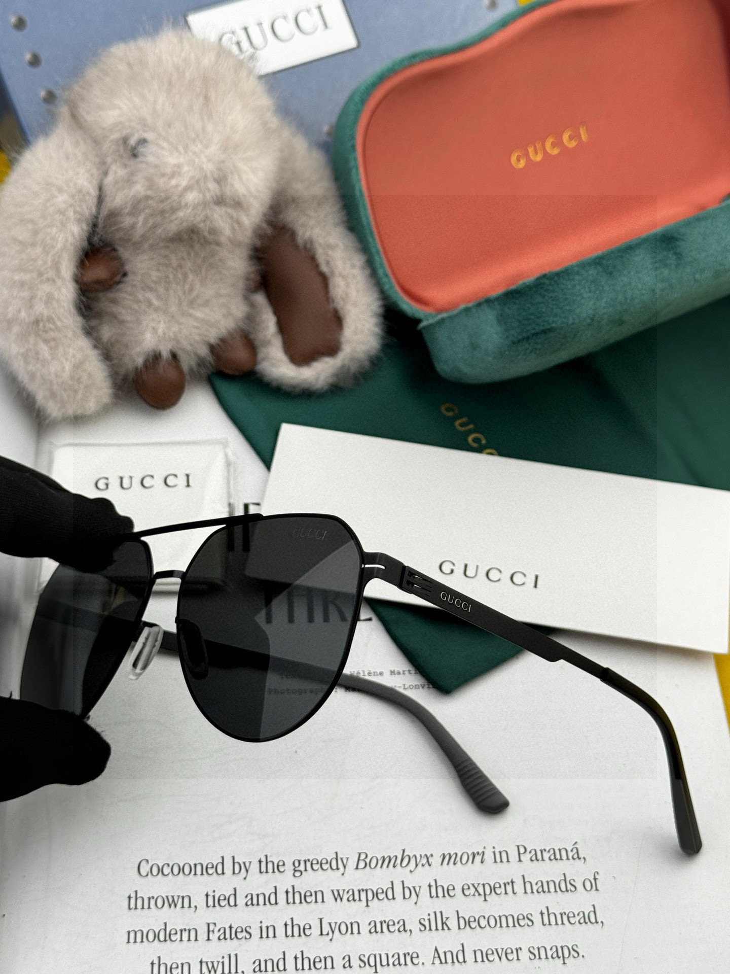       GUCC* 2025 新款男女情侣款太阳iP电镀永不褪色 卖点：超轻超有弹性整幅眼镜无螺丝重