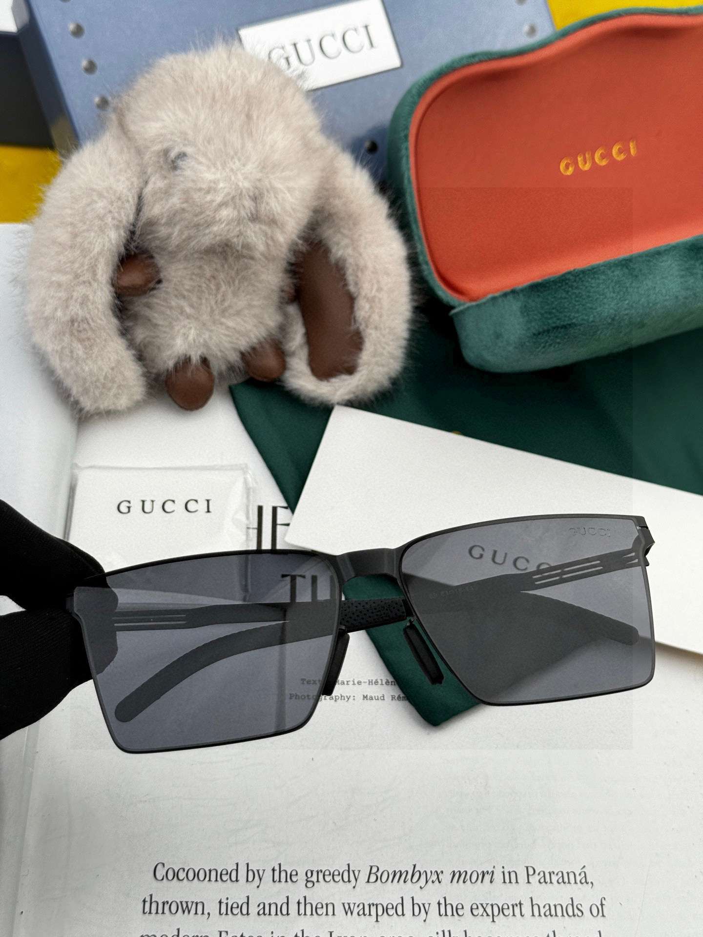       GUCC* 2025 新款男女情侣款太阳iP电镀永不褪色 卖点：超轻超有弹性整幅眼镜无螺丝重