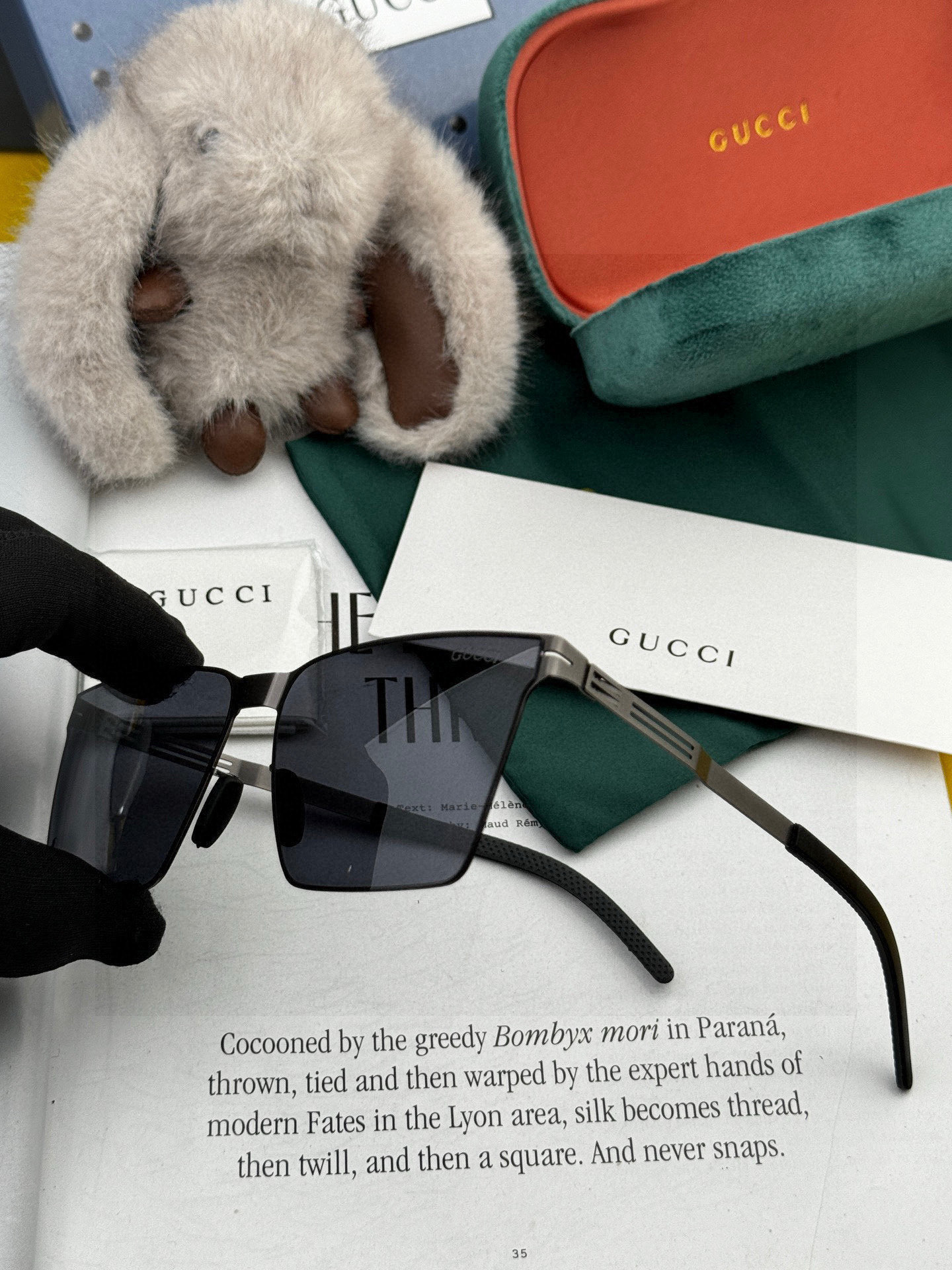       GUCC* 2025 新款男女情侣款太阳iP电镀永不褪色 卖点：超轻超有弹性整幅眼镜无螺丝重