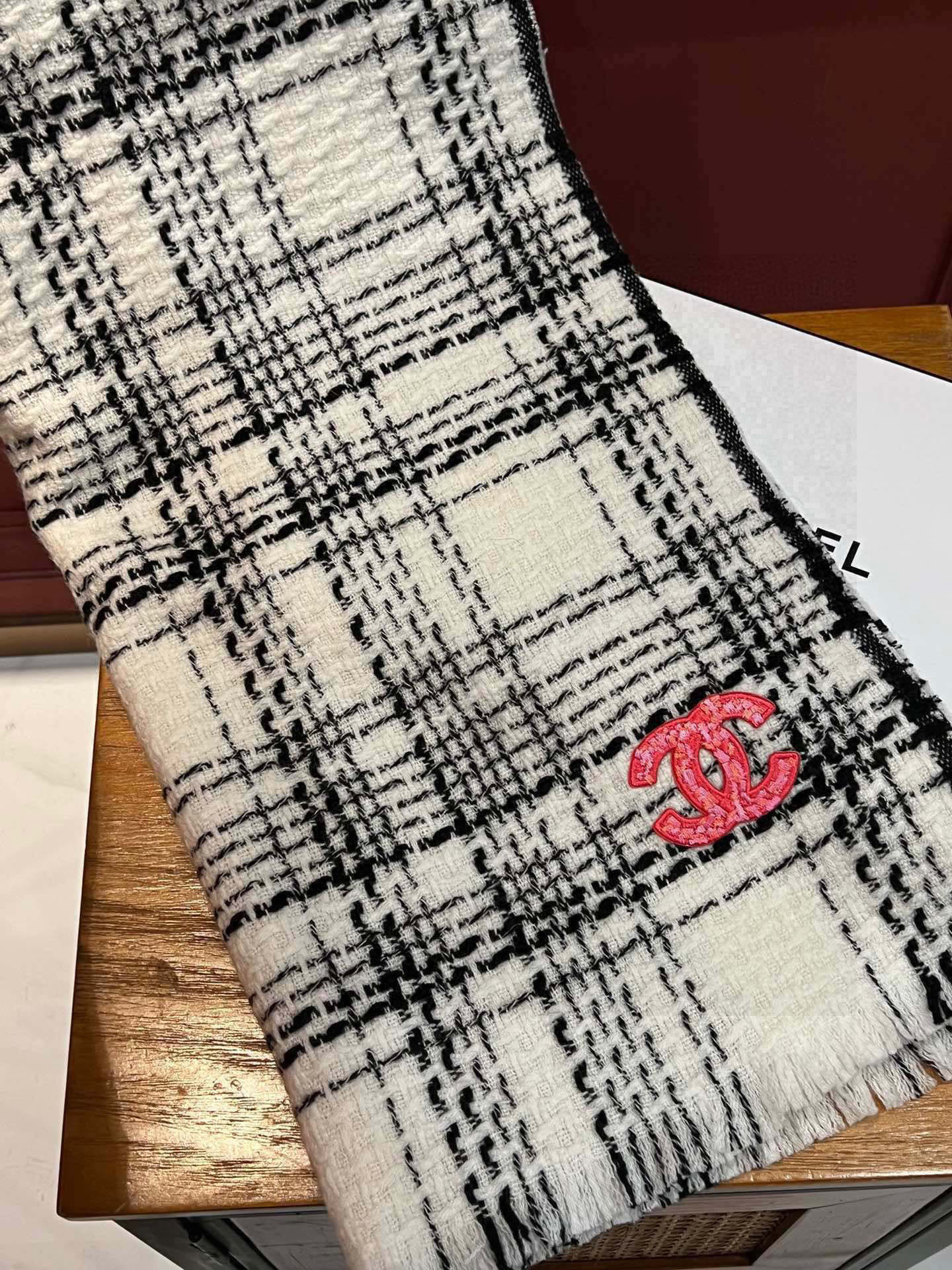  ‼️新😘😘香奈儿（CHANEL）年度最美‼️ 【双C编织格纹披肩】独家渠道原单货‼️年度最新力作 顶极