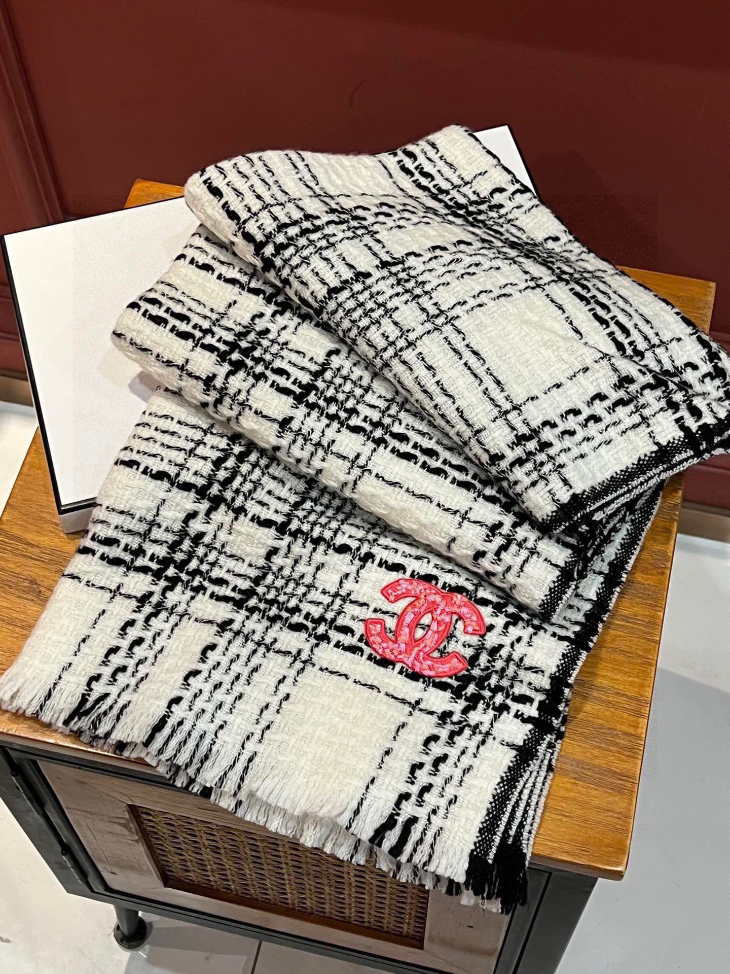  ‼️新😘😘香奈儿（CHANEL）年度最美‼️ 【双C编织格纹披肩】独家渠道原单货‼️年度最新力作 顶极